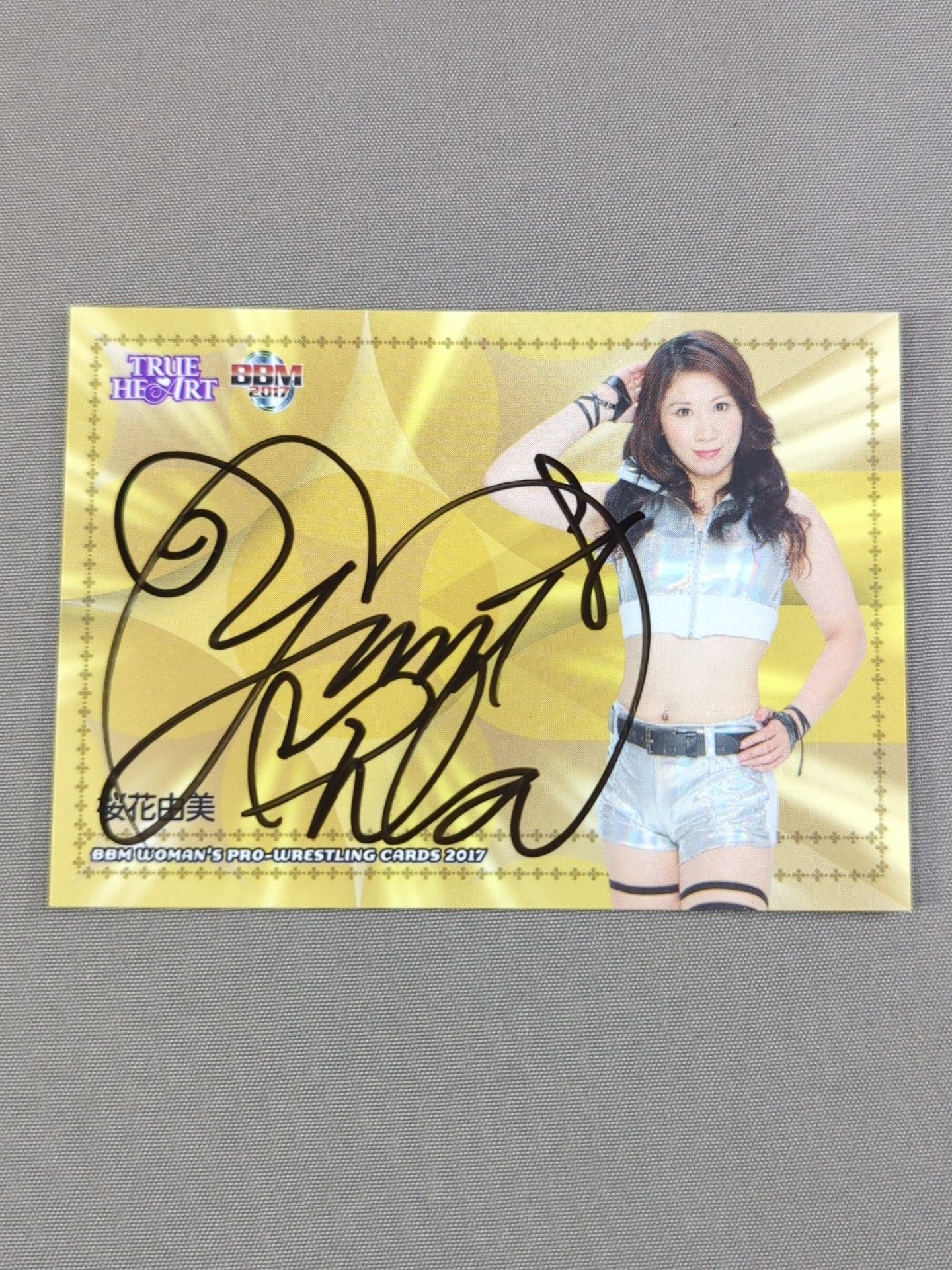 2017 BBM 桜花由美 公式サインカード