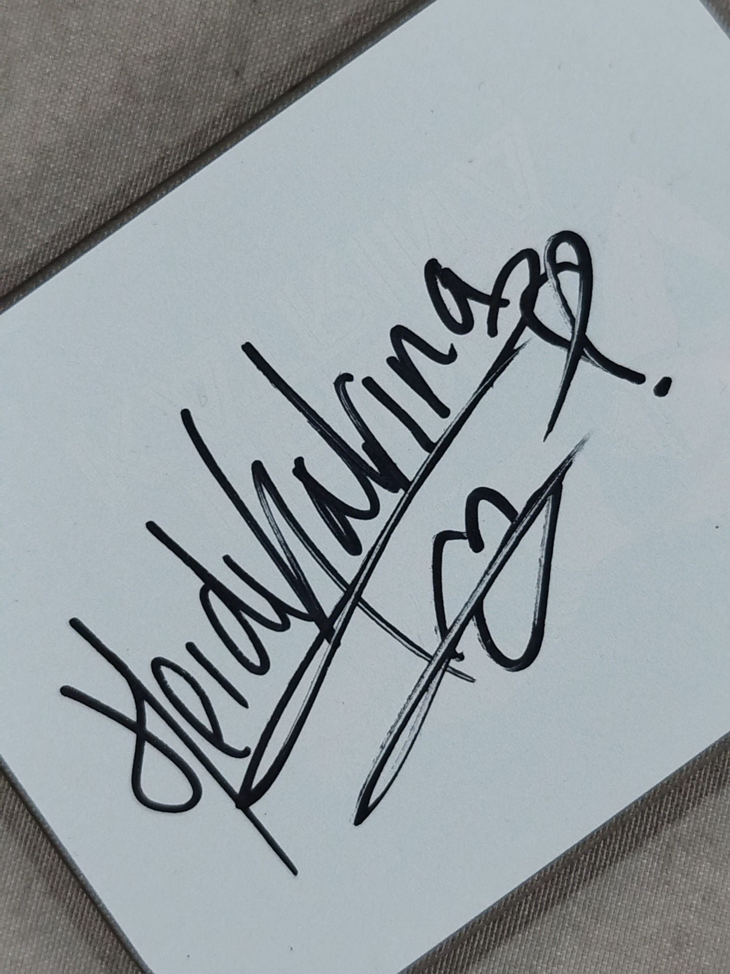 【hand signed autograph】 Heidi Katrina Acrylic Keychain