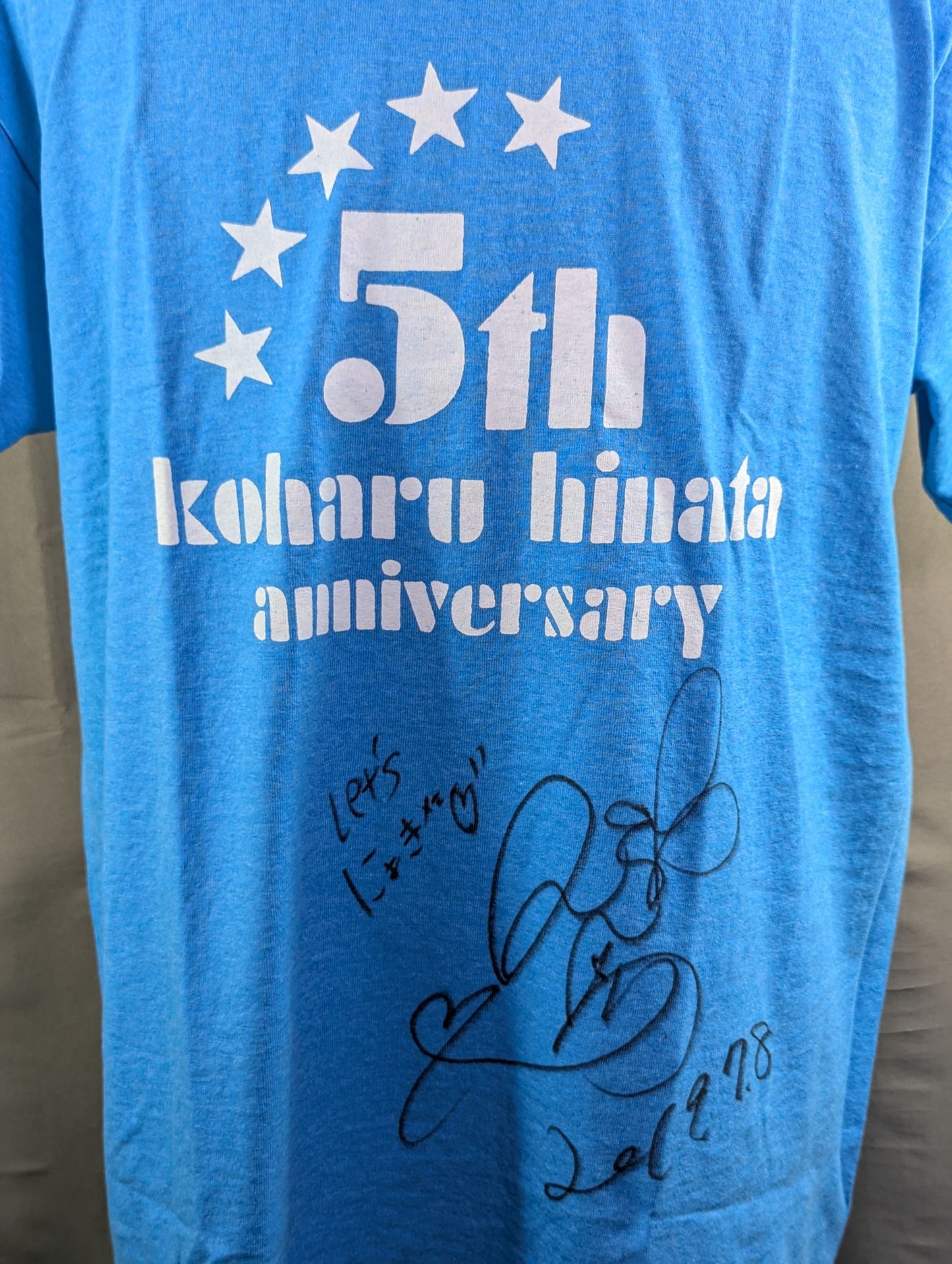 【直筆サイン入り】日向小陽「5th anniversary」Tシャツ(ライトブルー)