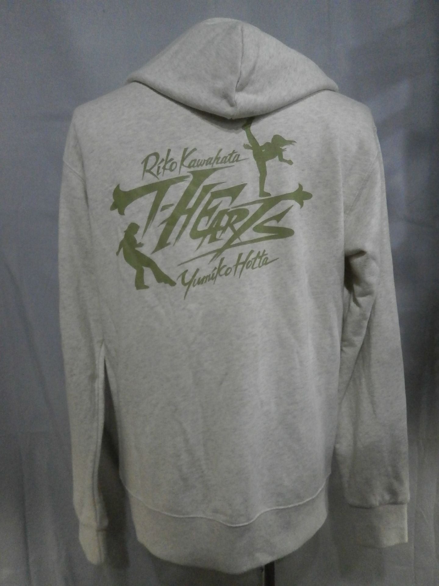 堀田祐美子×川畑梨瑚「T-HEARTS」プルオーバーパーカー①(ライトグレー)