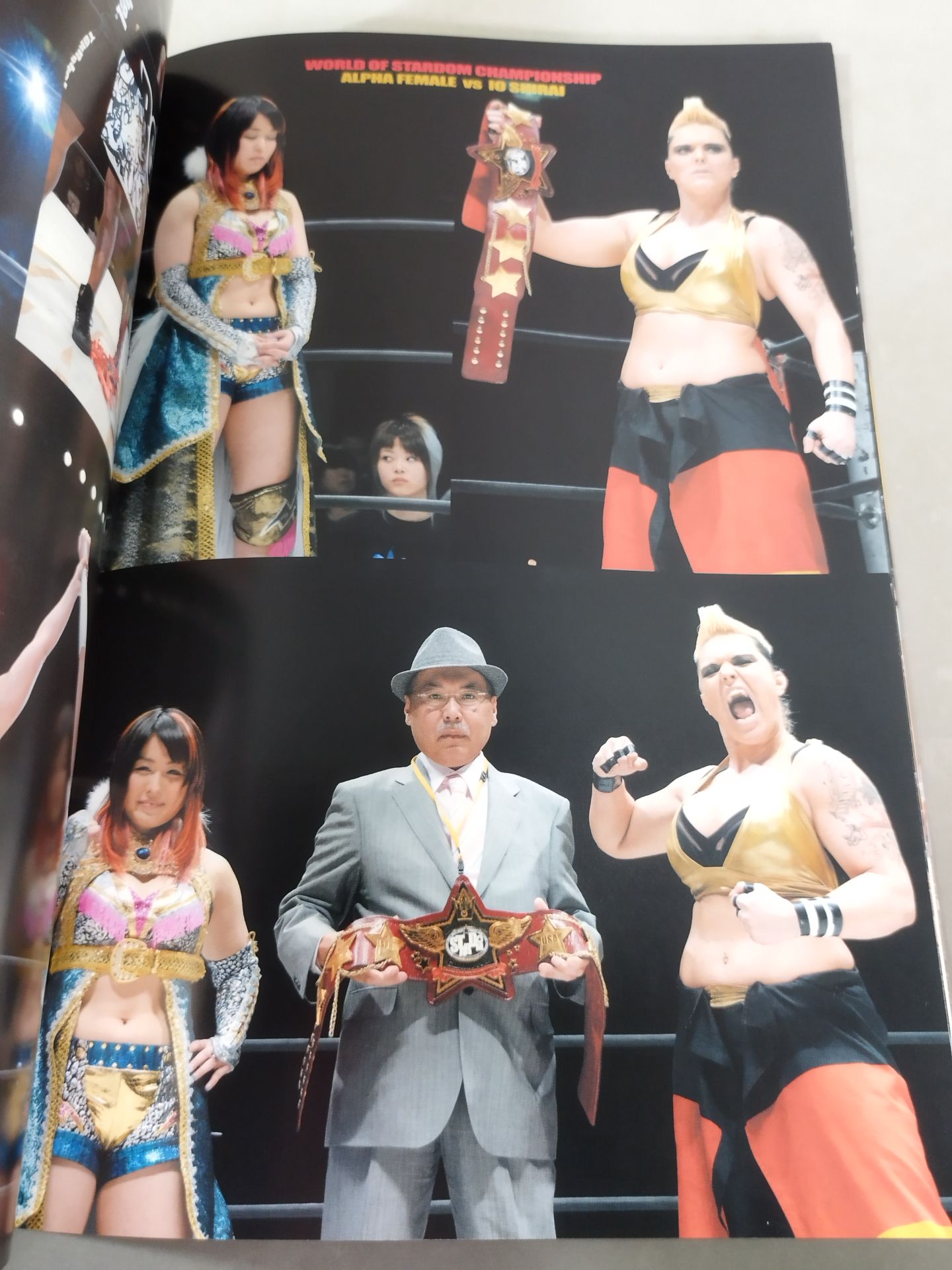 [Yuzuki Aikawa hand signed autograph 】WORLD WONDER RING STARDOM OFFICIAL BOOK
