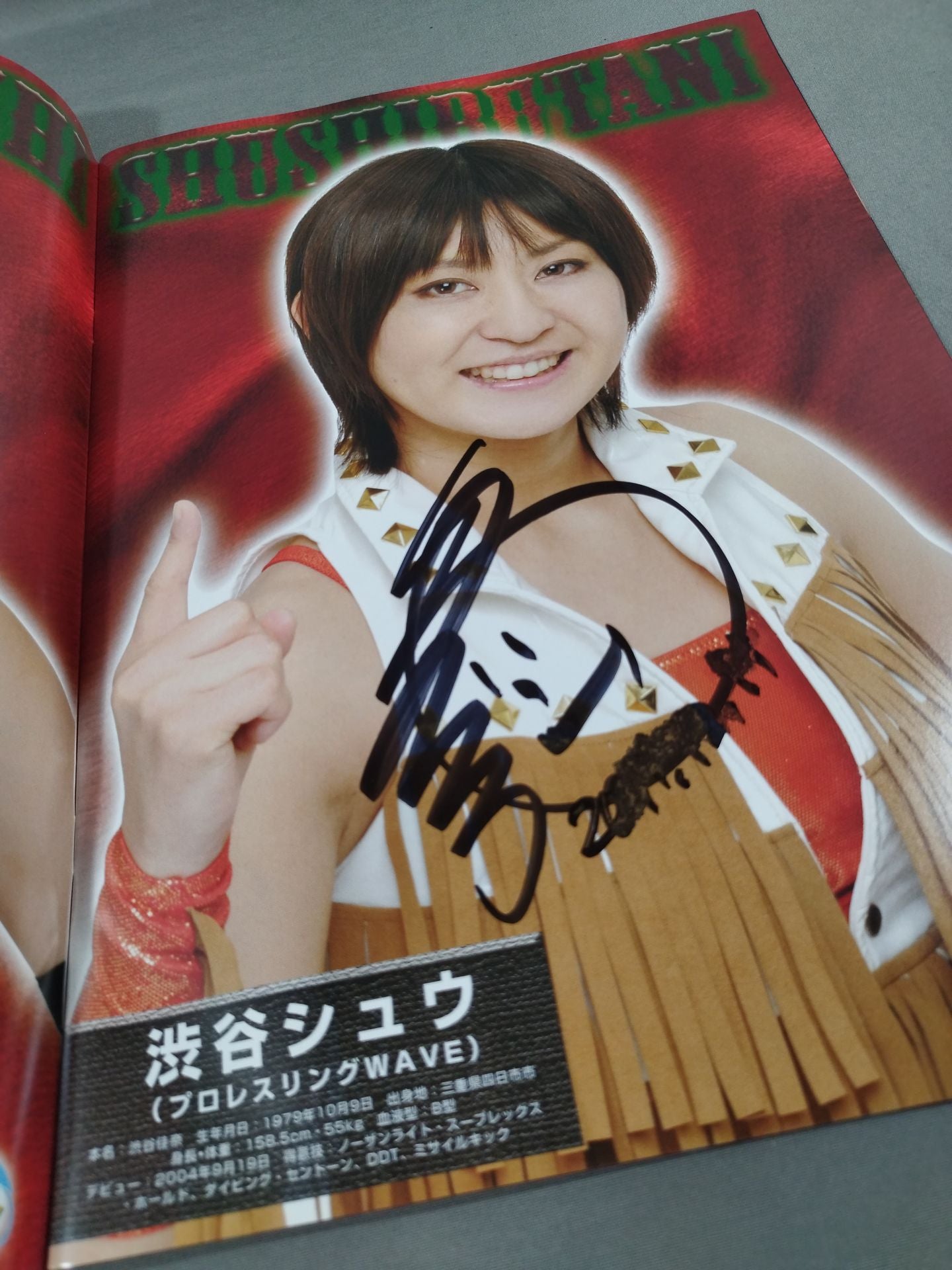 [2 fighters hand signed autograph Pro-wrestling WAVE Official Pamphlet vol.51