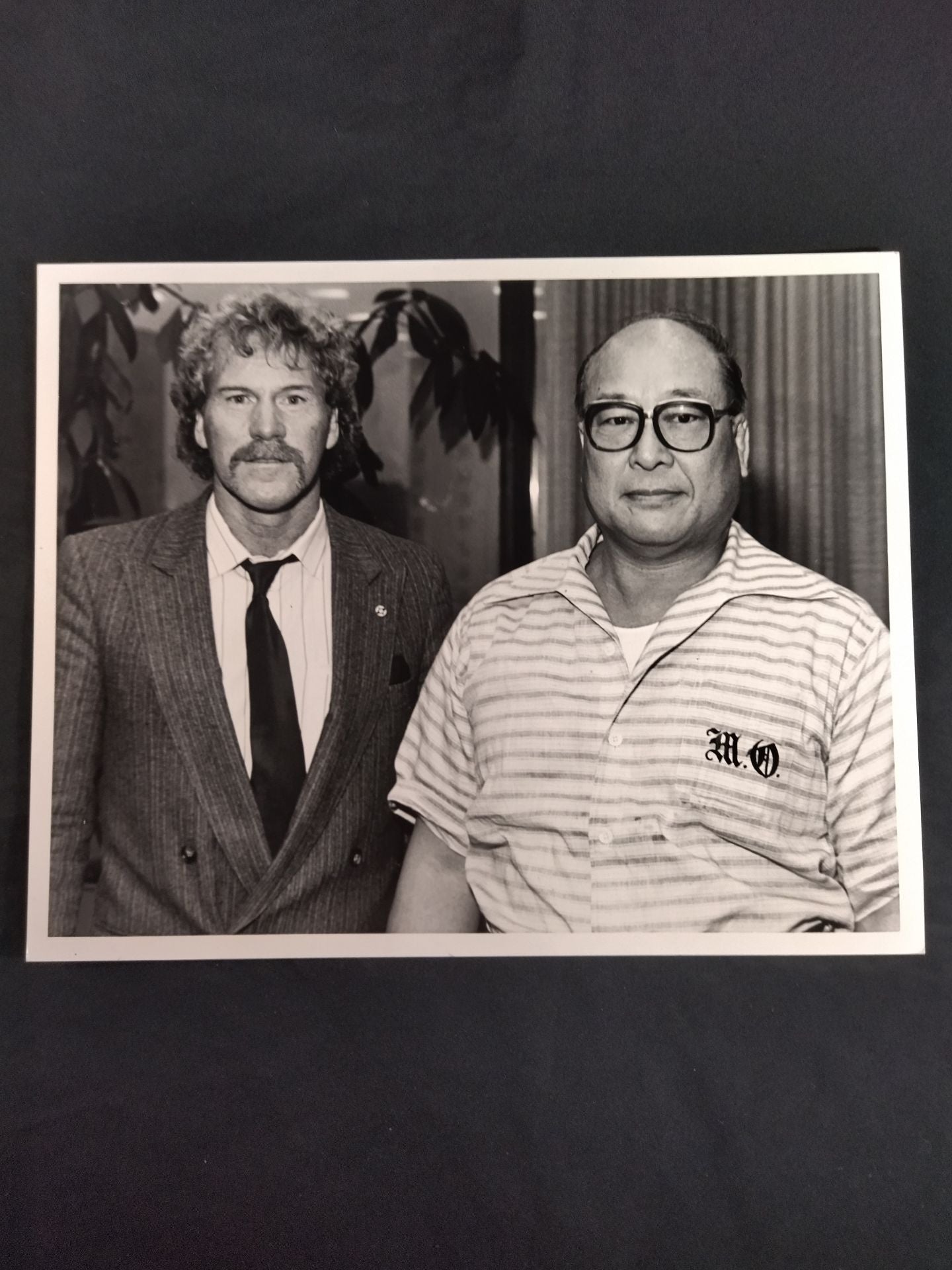 大山倍達 1985年 カナダ支部長と 大判白黒写真
