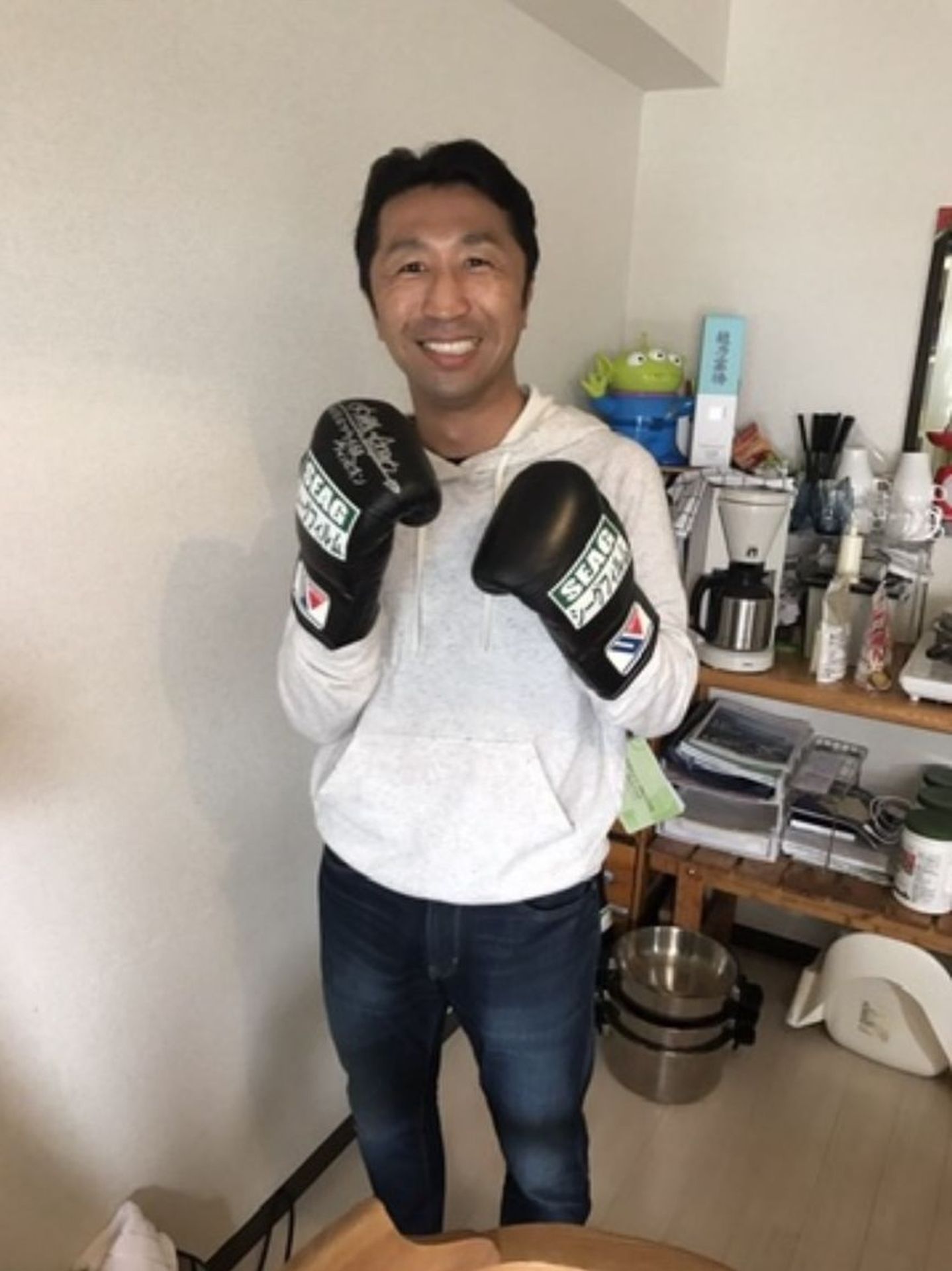 ★ ★ Hand signed autograph Daisuke Naito wearing gloves