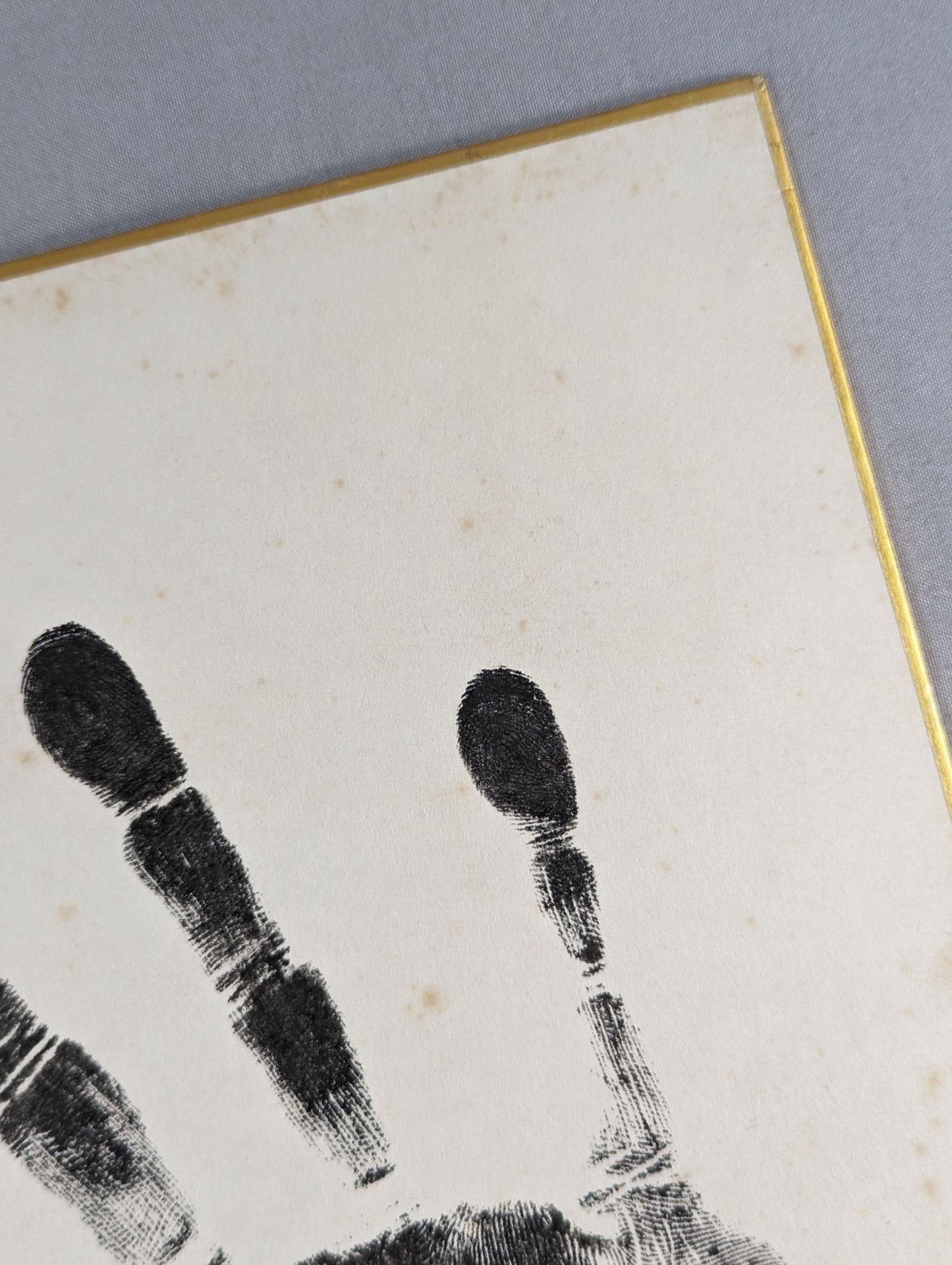 Kirinji (black with handprint)