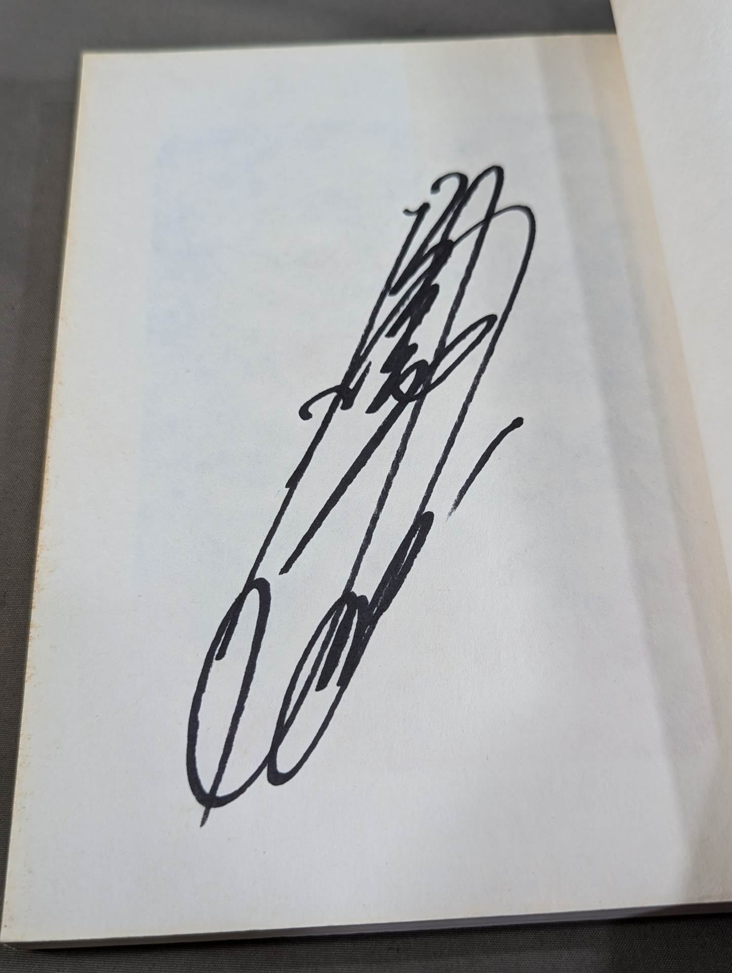 【hand signed autograph】 Yumi Fukawa Visual Books Naked Jungle Shocking Confession / Neon Genesis Pro Wrestling Series