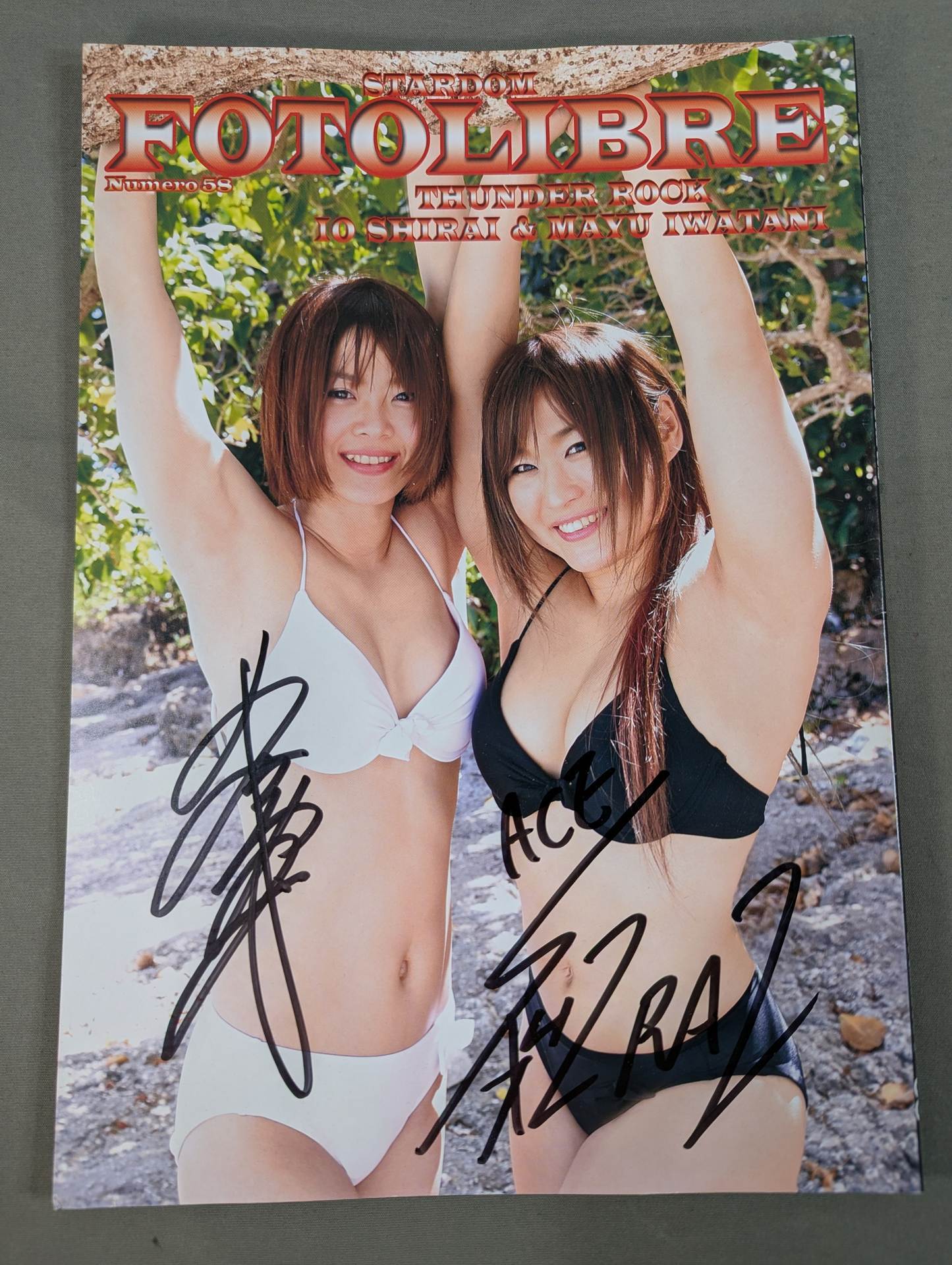 紫雷イオ＆岩谷麻優 直筆サイン入り】FOTOLIBRE de Mascara Numero.58