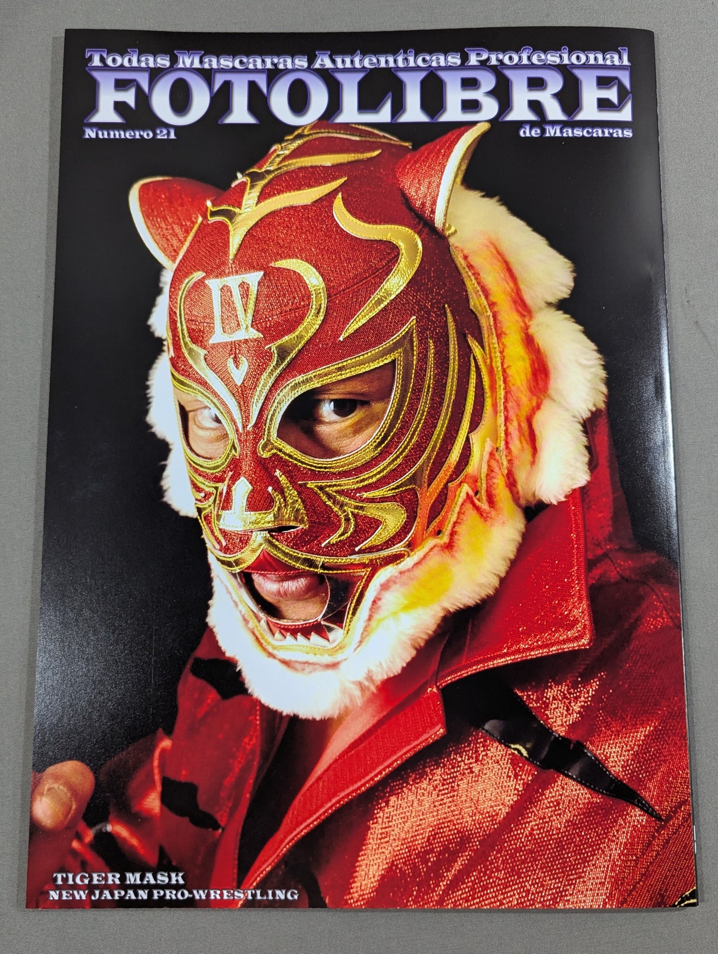 [4th Tiger Mask hand signed autograph 】FOTOLIBRE de Mascara Numero.21