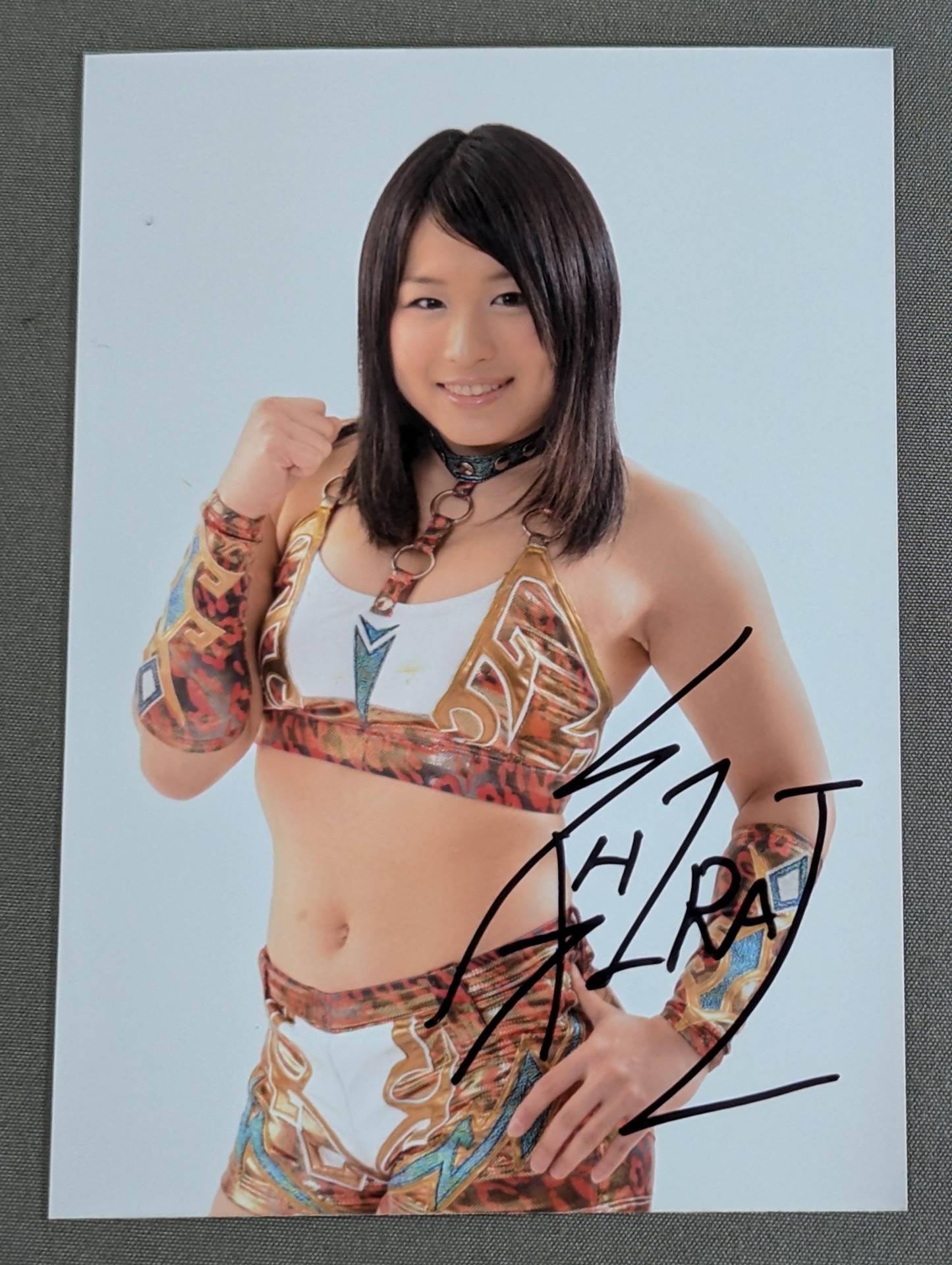 紫雷イオ 直筆サイン入り ブロマイド(C-6)