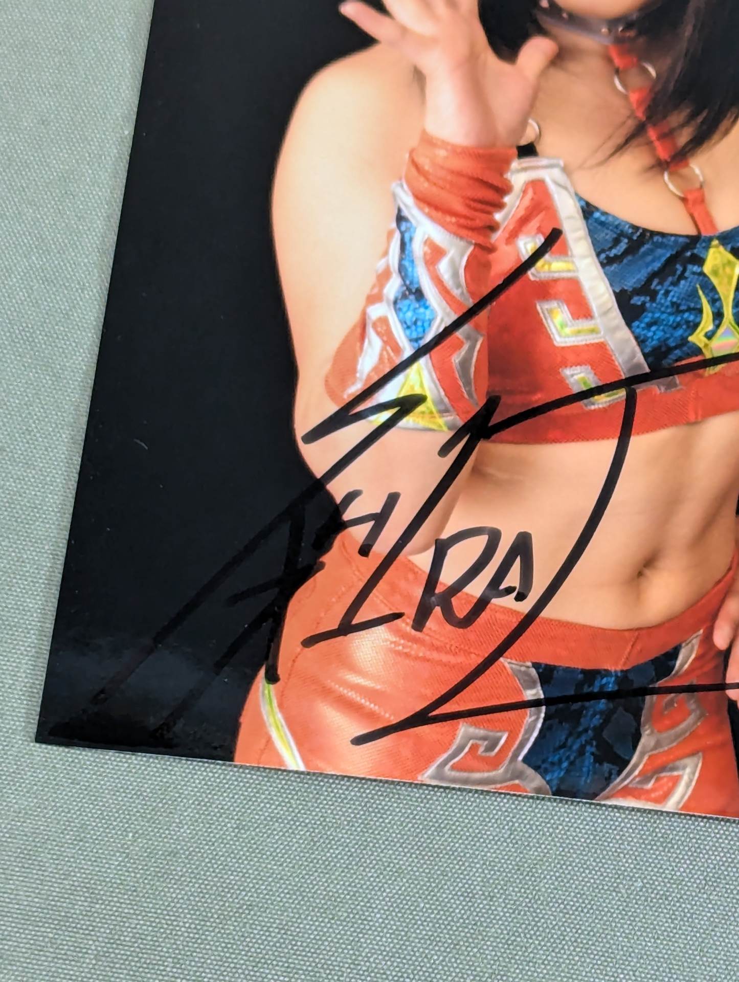 紫雷イオ 直筆サイン入り ブロマイド(C-7)