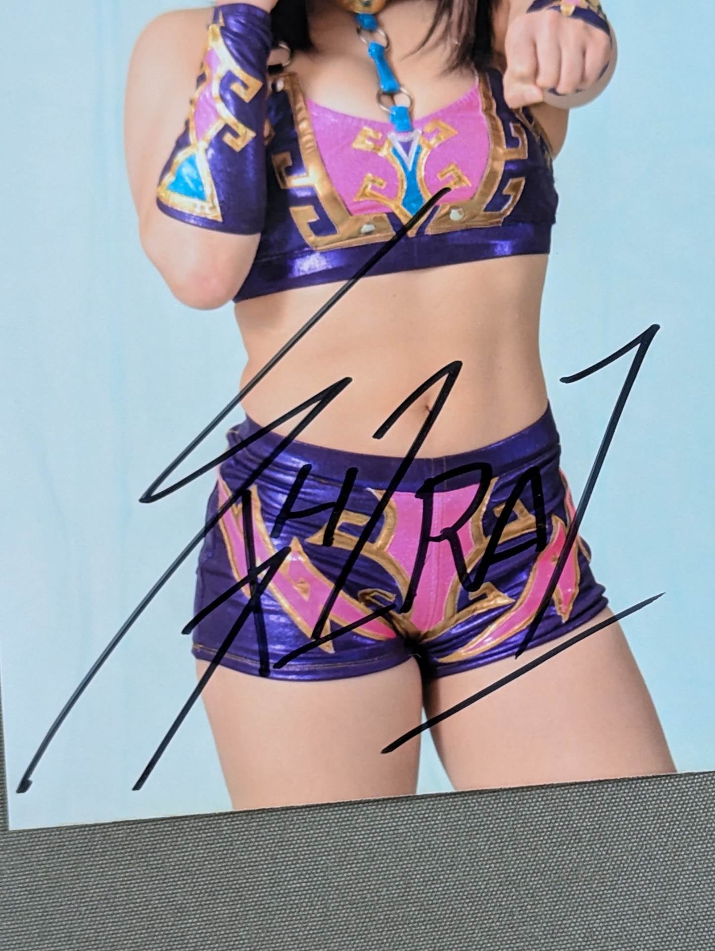 紫雷イオ 直筆サイン入り ブロマイド(C-2)