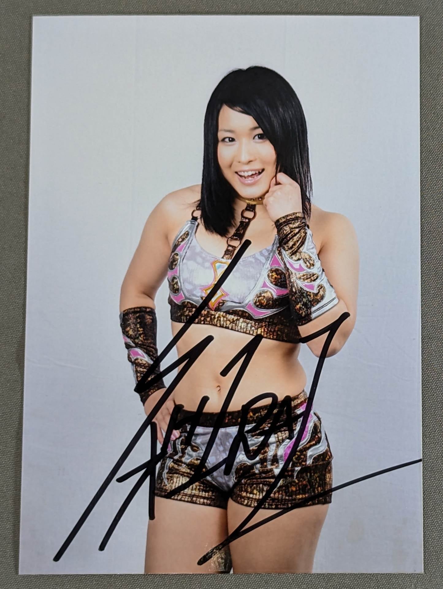 紫雷イオ 直筆サイン入り ブロマイド(C-9)