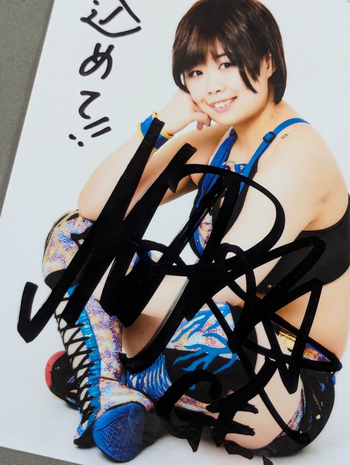 MIRAI hand signed autograph photo (A-4)