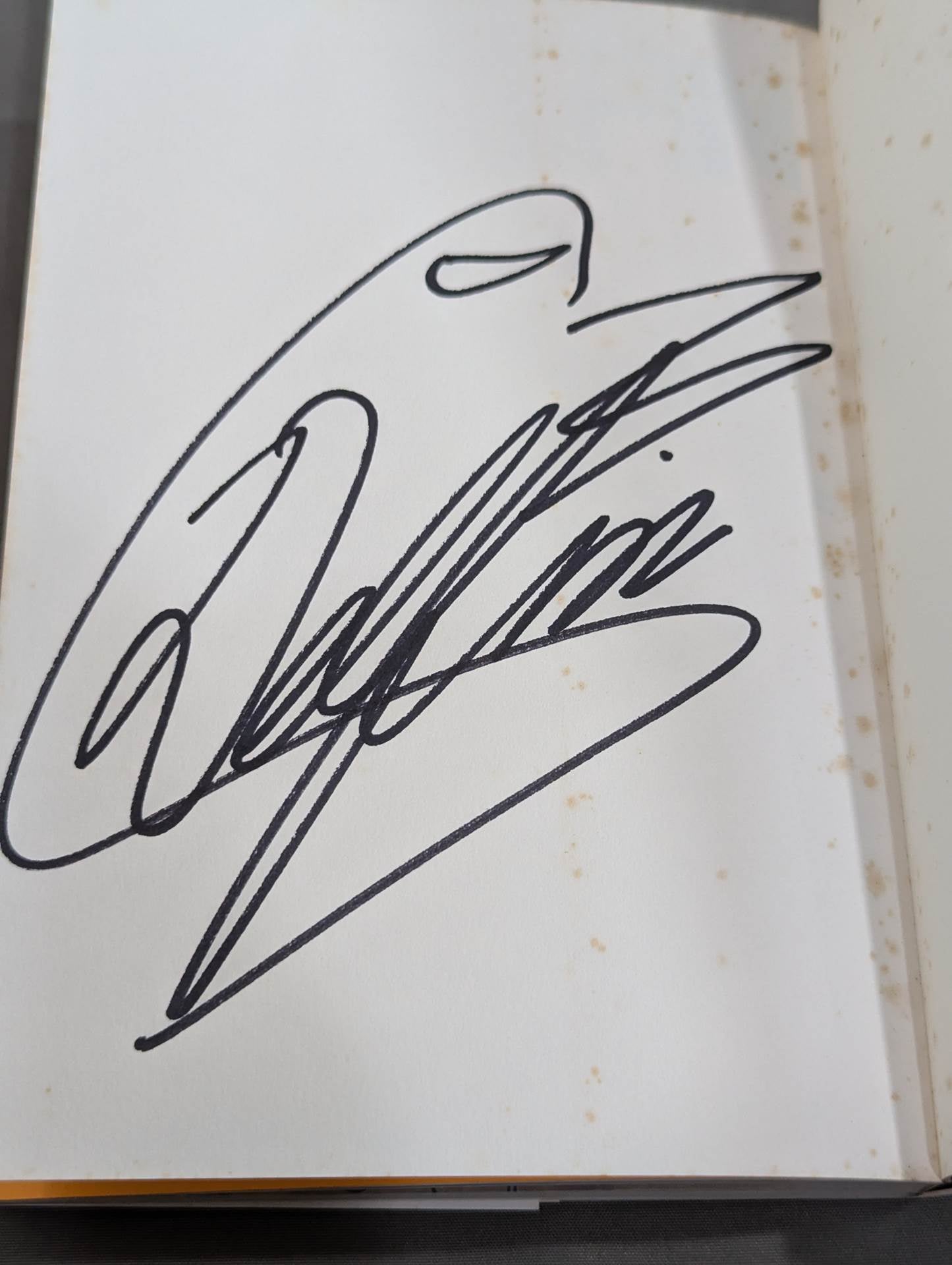 【Hand signed autograph】 You will surely like Delfin