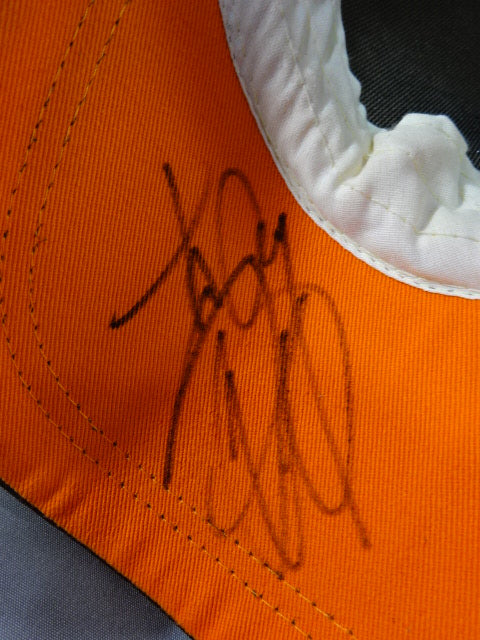 ★ ★ Hand signed autograph Togi Makabe Mesh Cap
