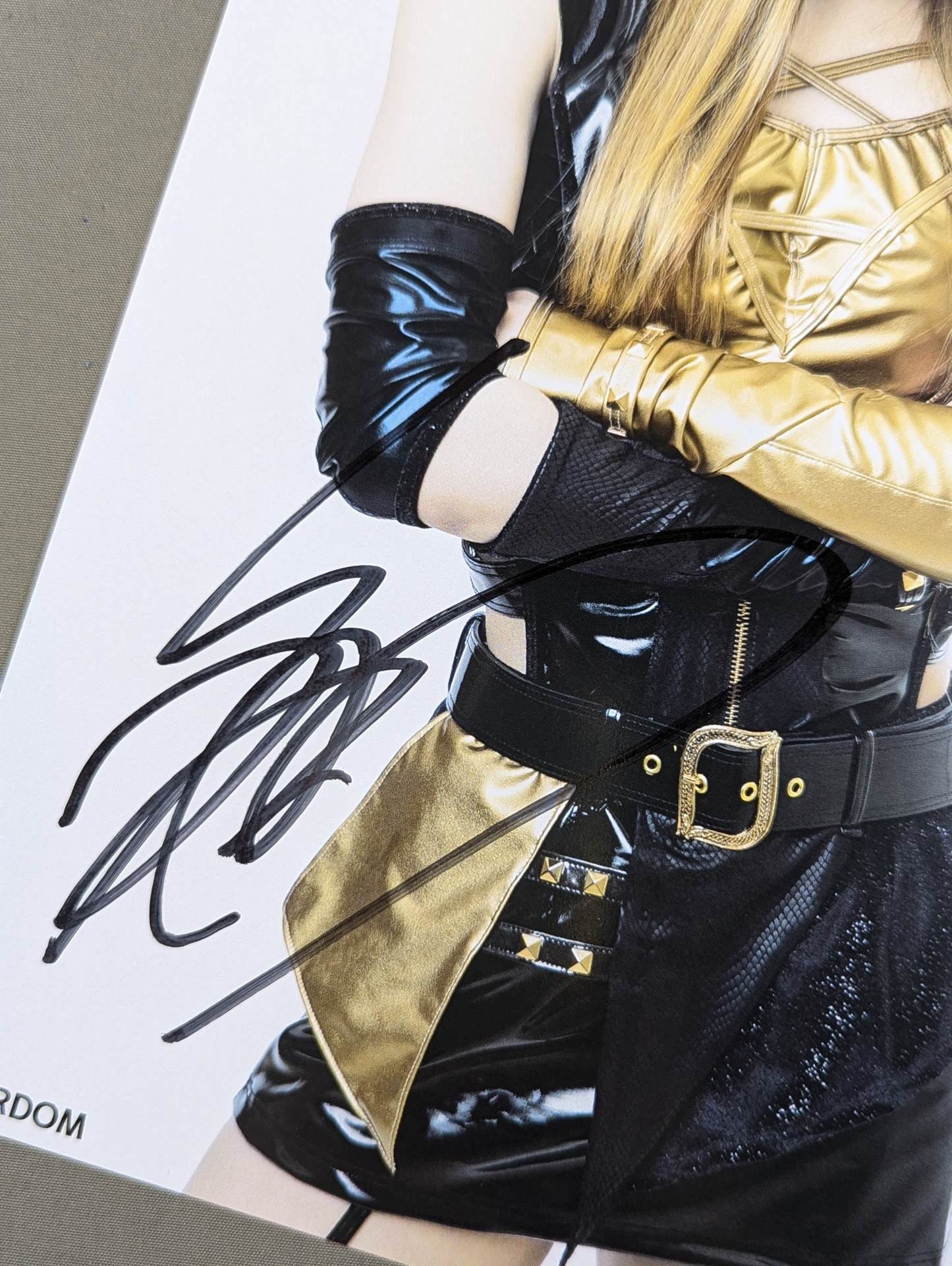 鹿島沙希 直筆サイン入り スターダムポートレート(H-6)