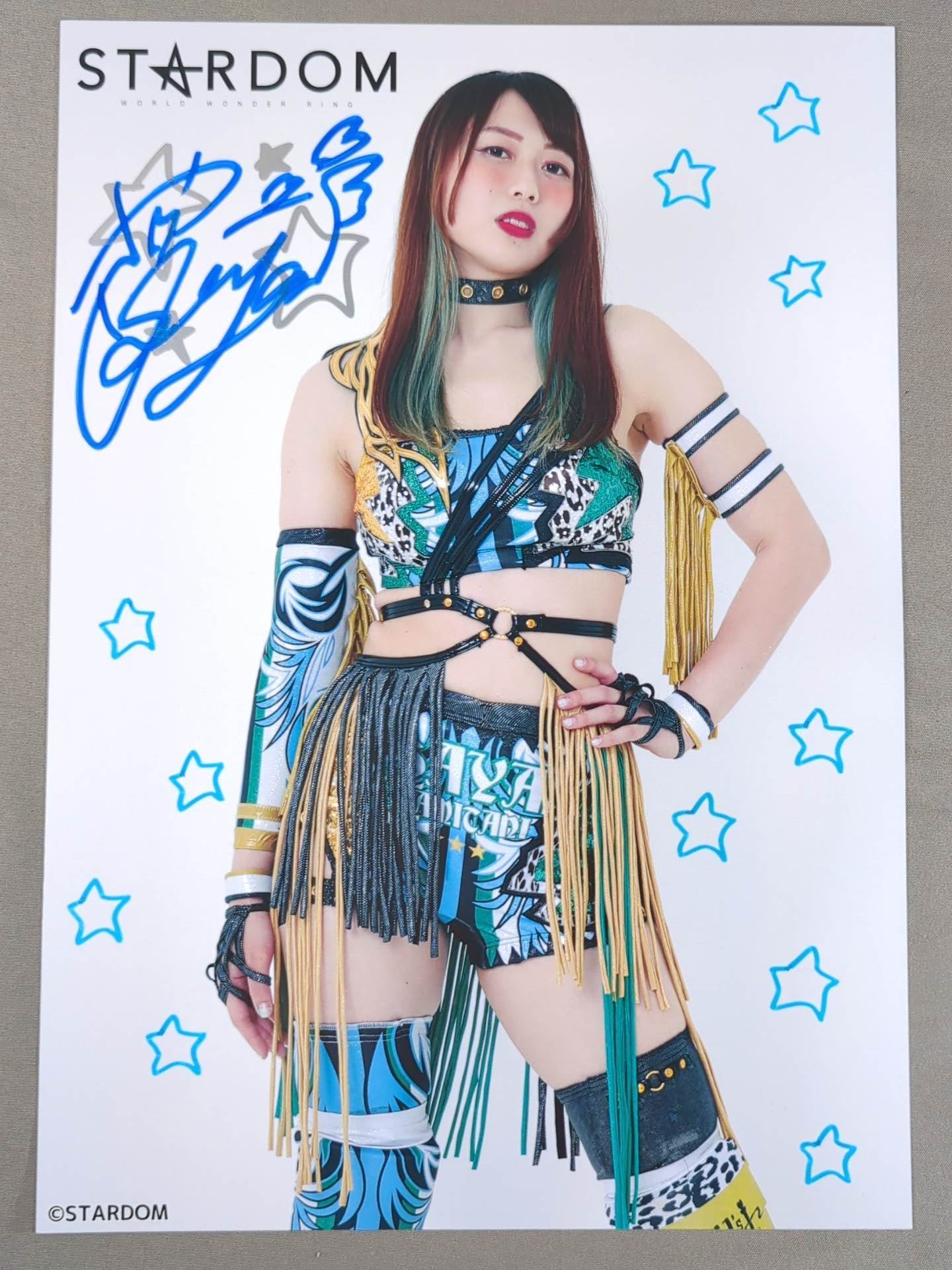 上谷沙弥 直筆サイン入り スターダムポートレート(M-9)