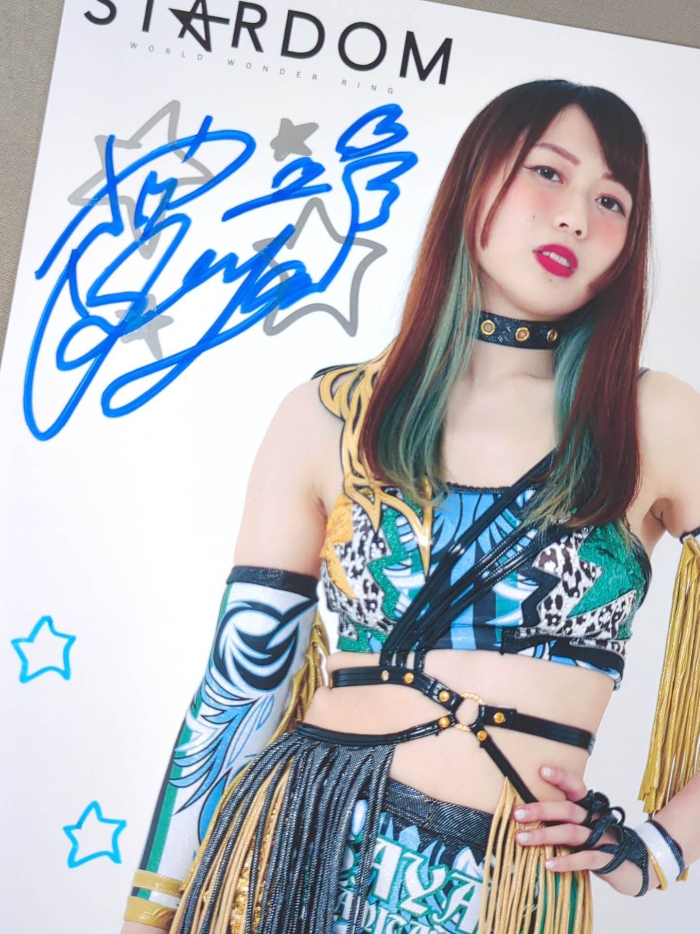 上谷沙弥 直筆サイン入り スターダムポートレート(M-9)