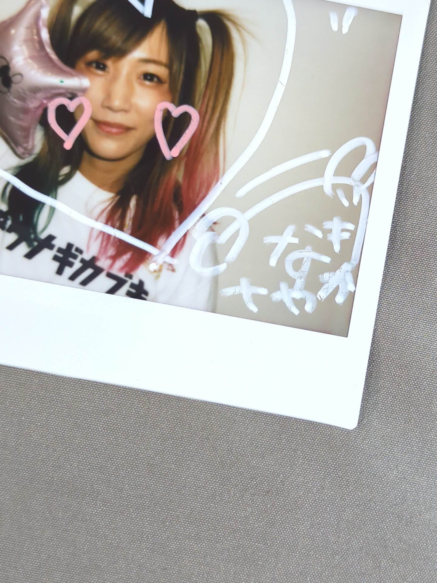 ウナギ・サヤカ 直筆サイン入り チェキ(M-9)