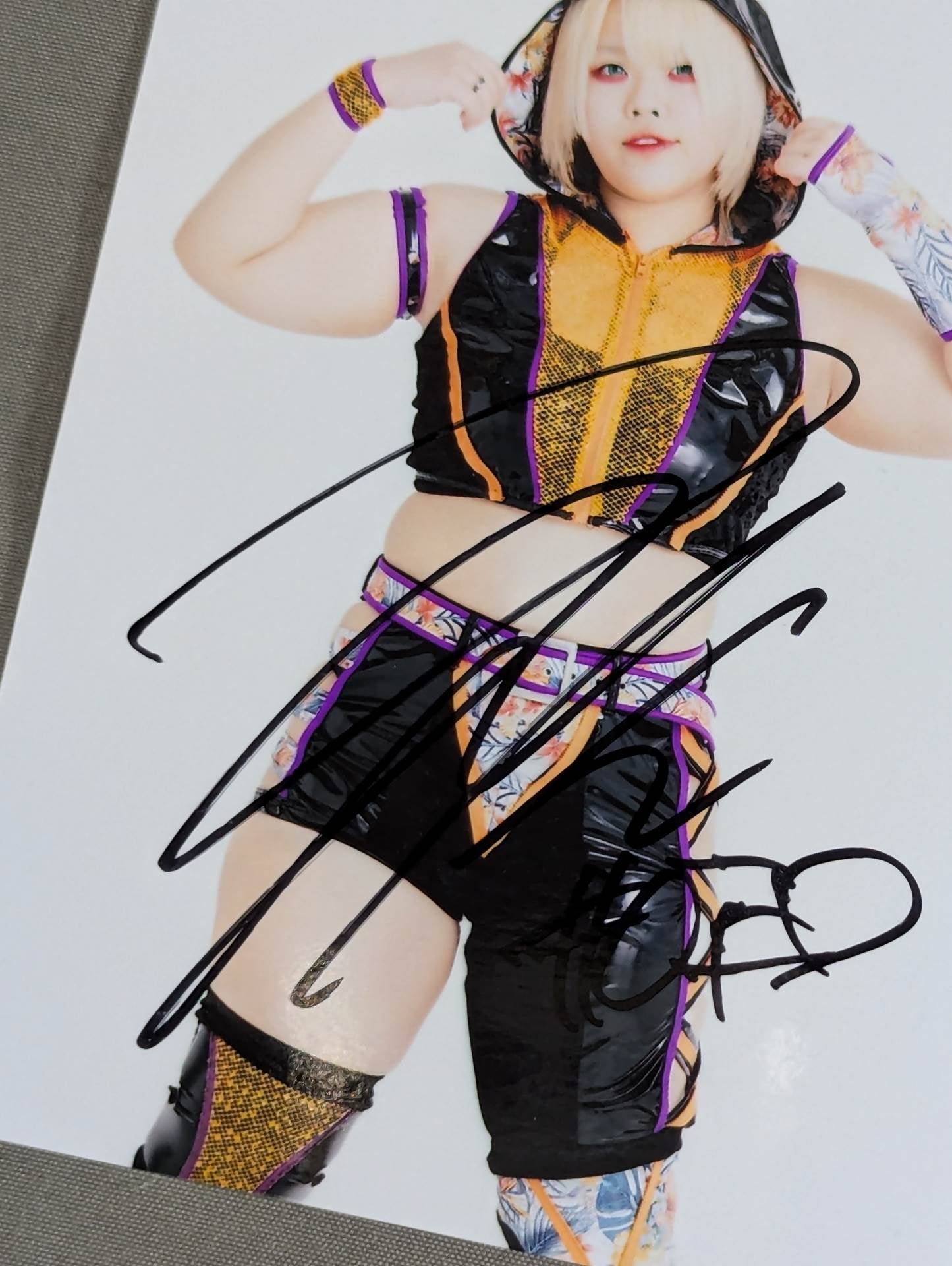 琉悪夏 直筆サイン入り ブロマイド(A-1)