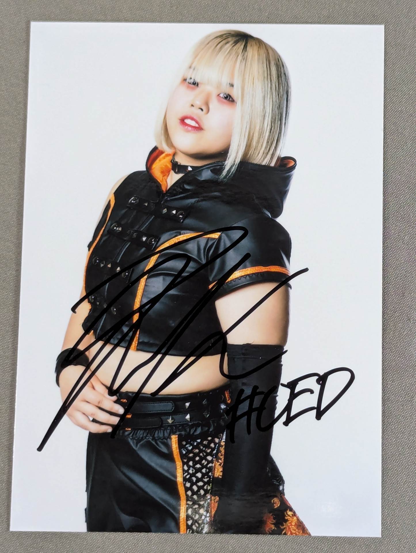 RUAKA hand signed autograph photo (A-2)