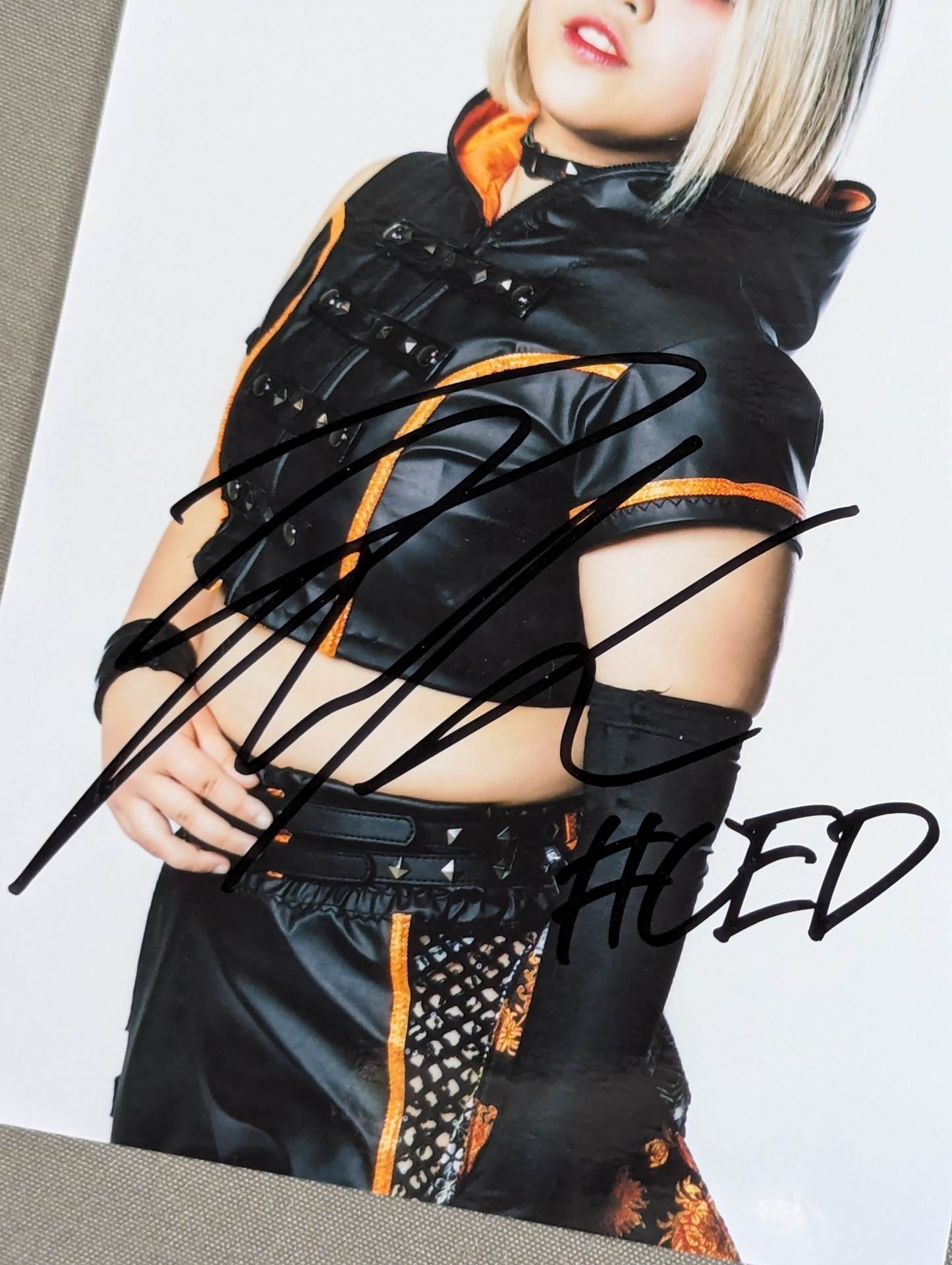 RUAKA hand signed autograph photo (A-2)
