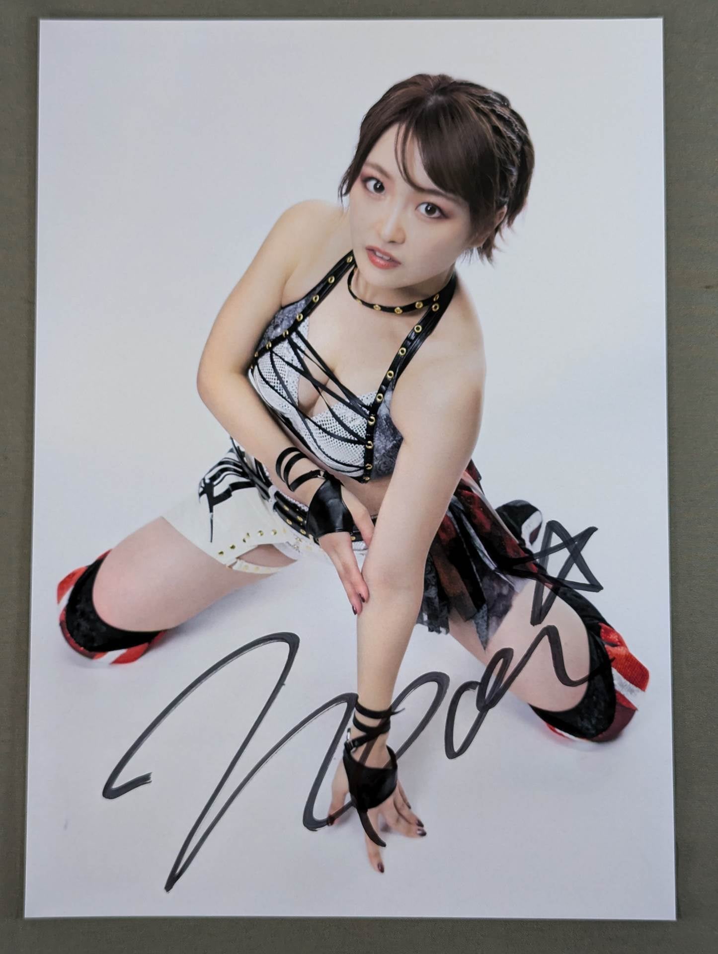 なつぽい 直筆サイン入り スターダムポートレート(K-4) – 闘道館