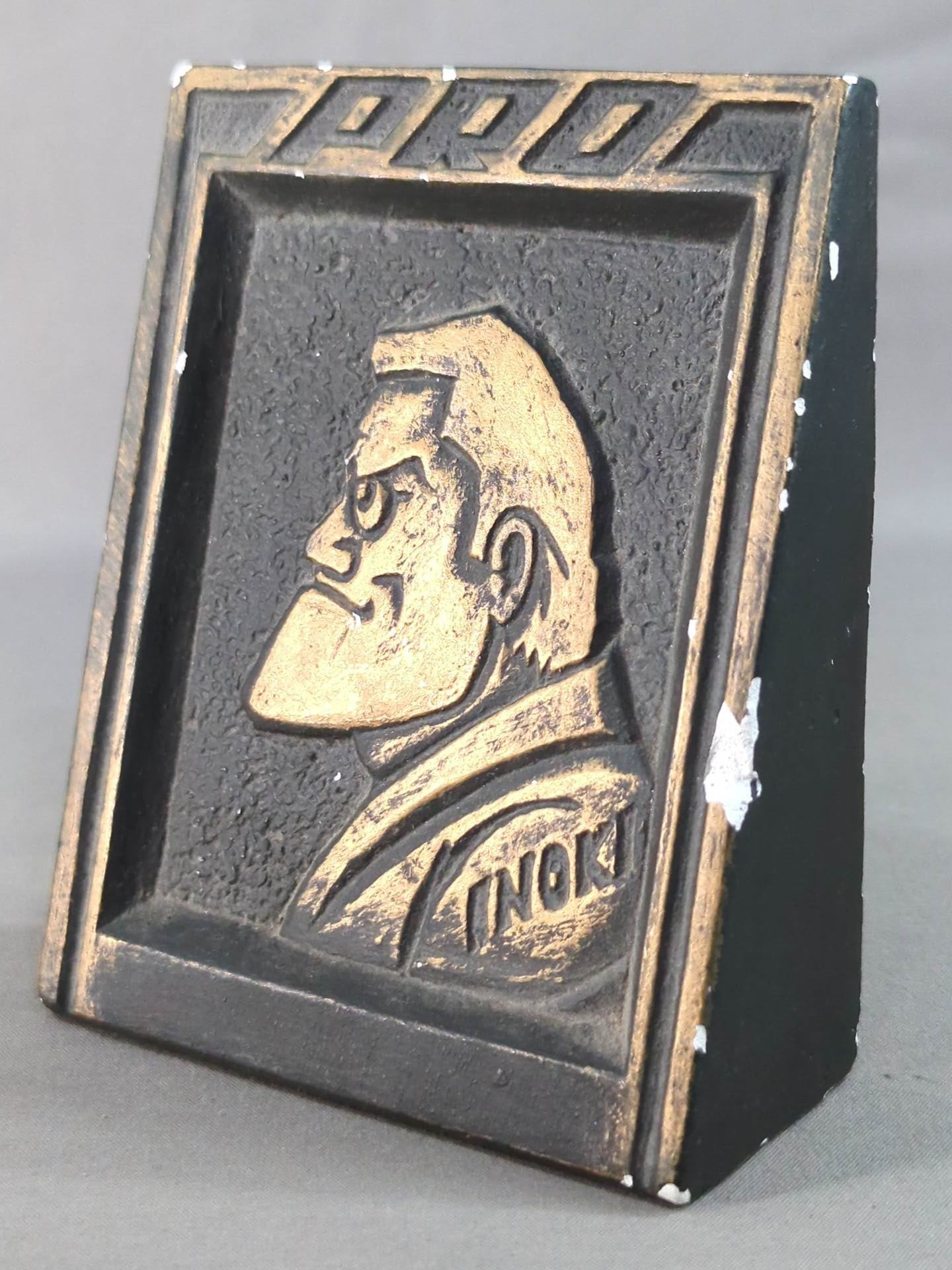 Antonio Inoki Gypsum Stand
