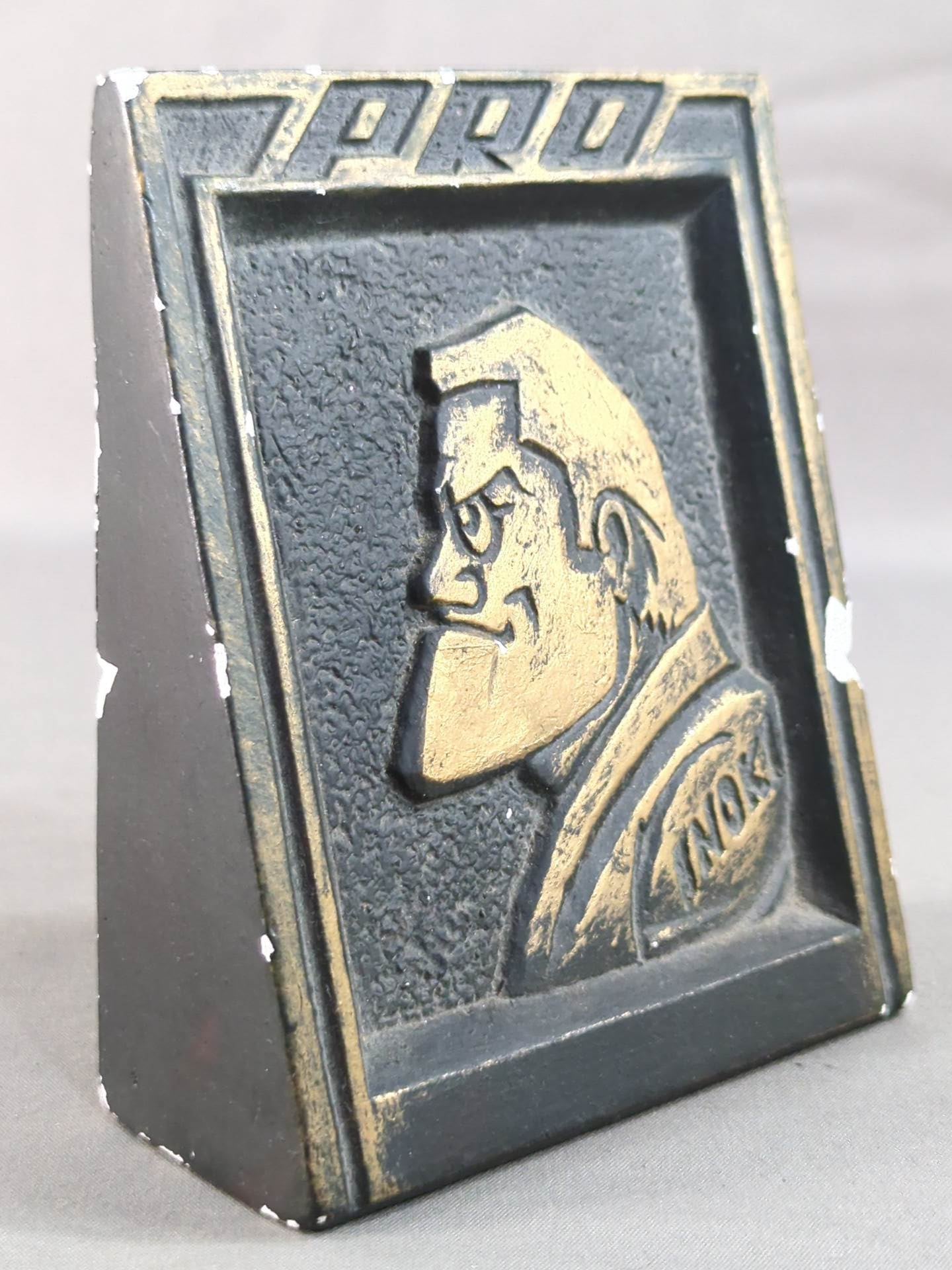 Antonio Inoki Gypsum Stand