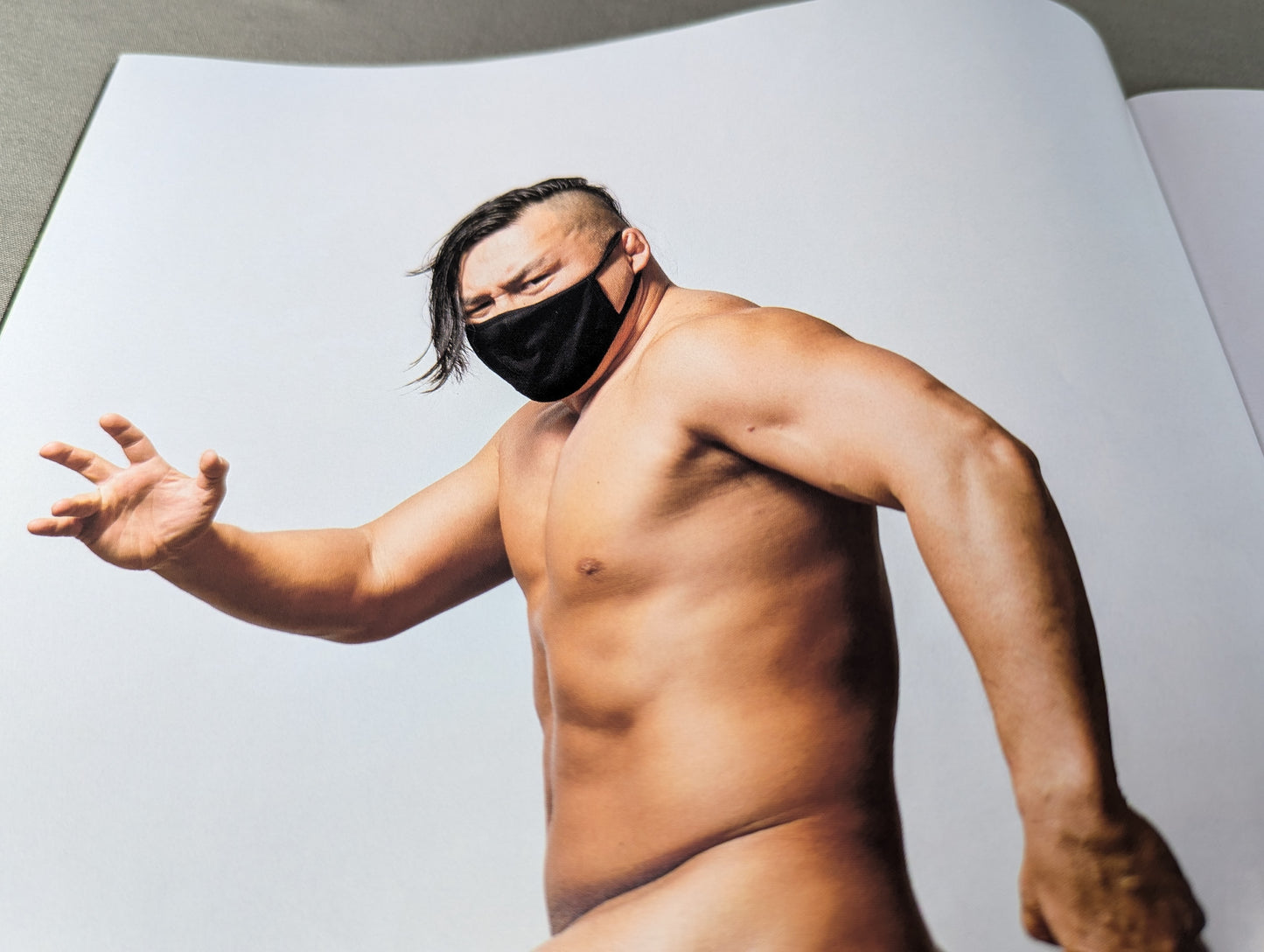 【直筆サイン入り】佐藤光留 写真集「月刊 佐藤光留」