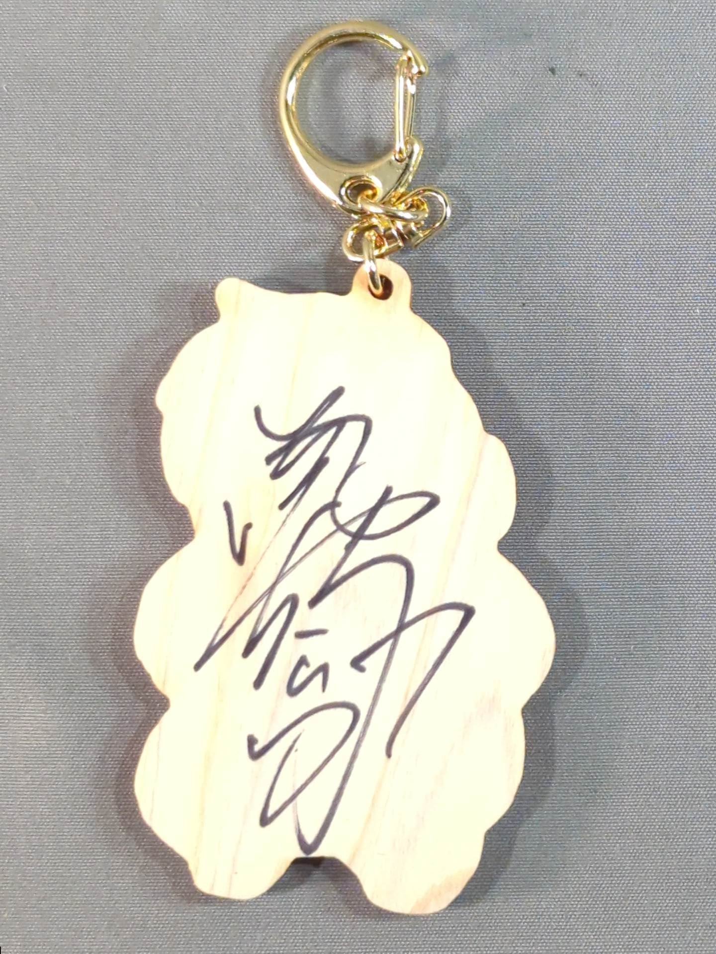 【hand signed autograph】 Sekifuda Kota Wood Key Chain