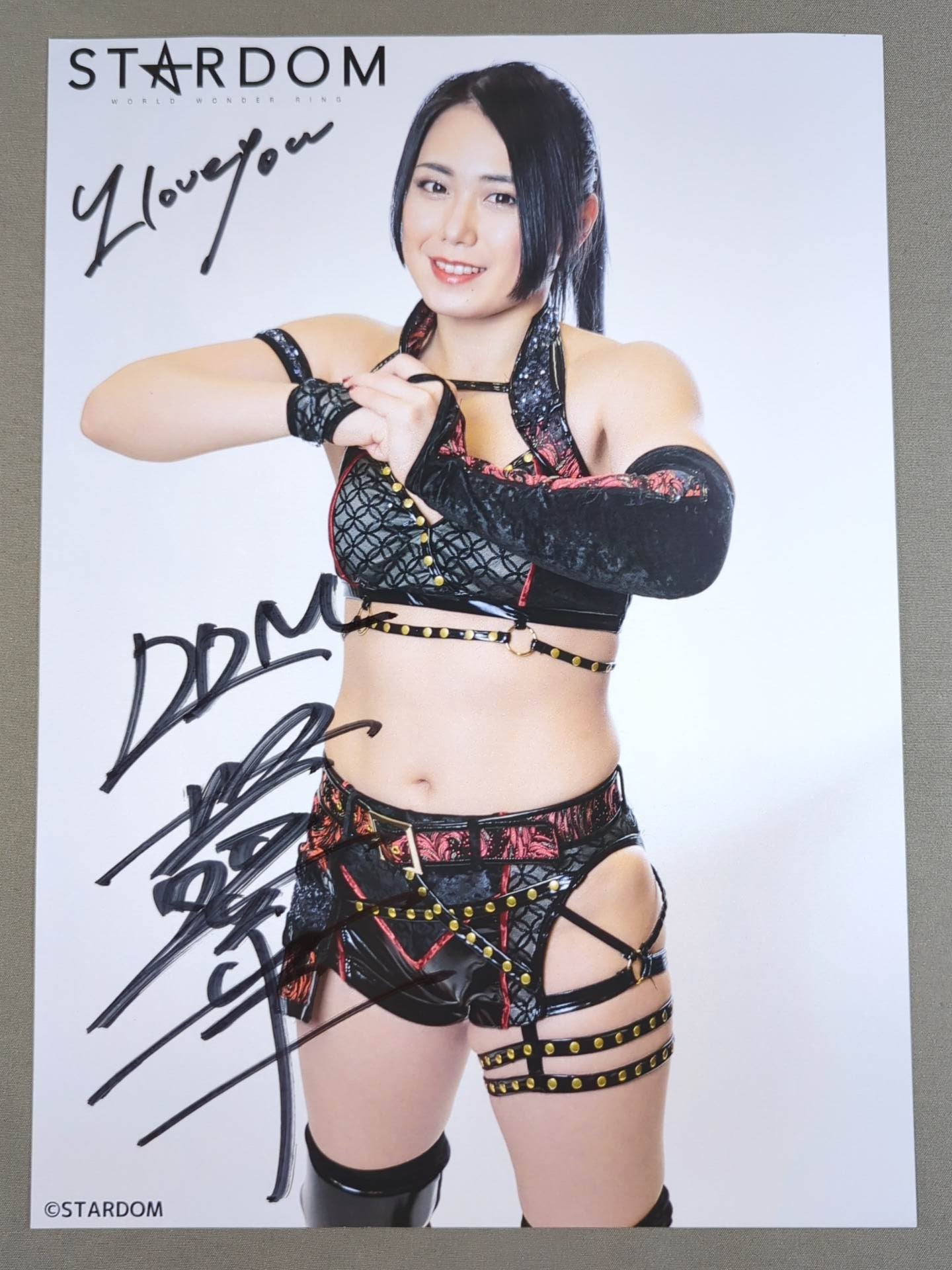 女子プロレススターダム 舞華 直筆サイン入りポートレート