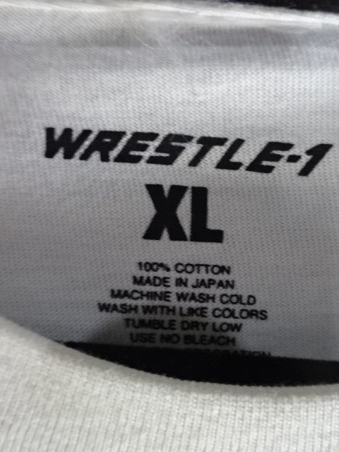 【4選手直筆サイン入り】WRESTLE-1 NEW ERA Tシャツ①