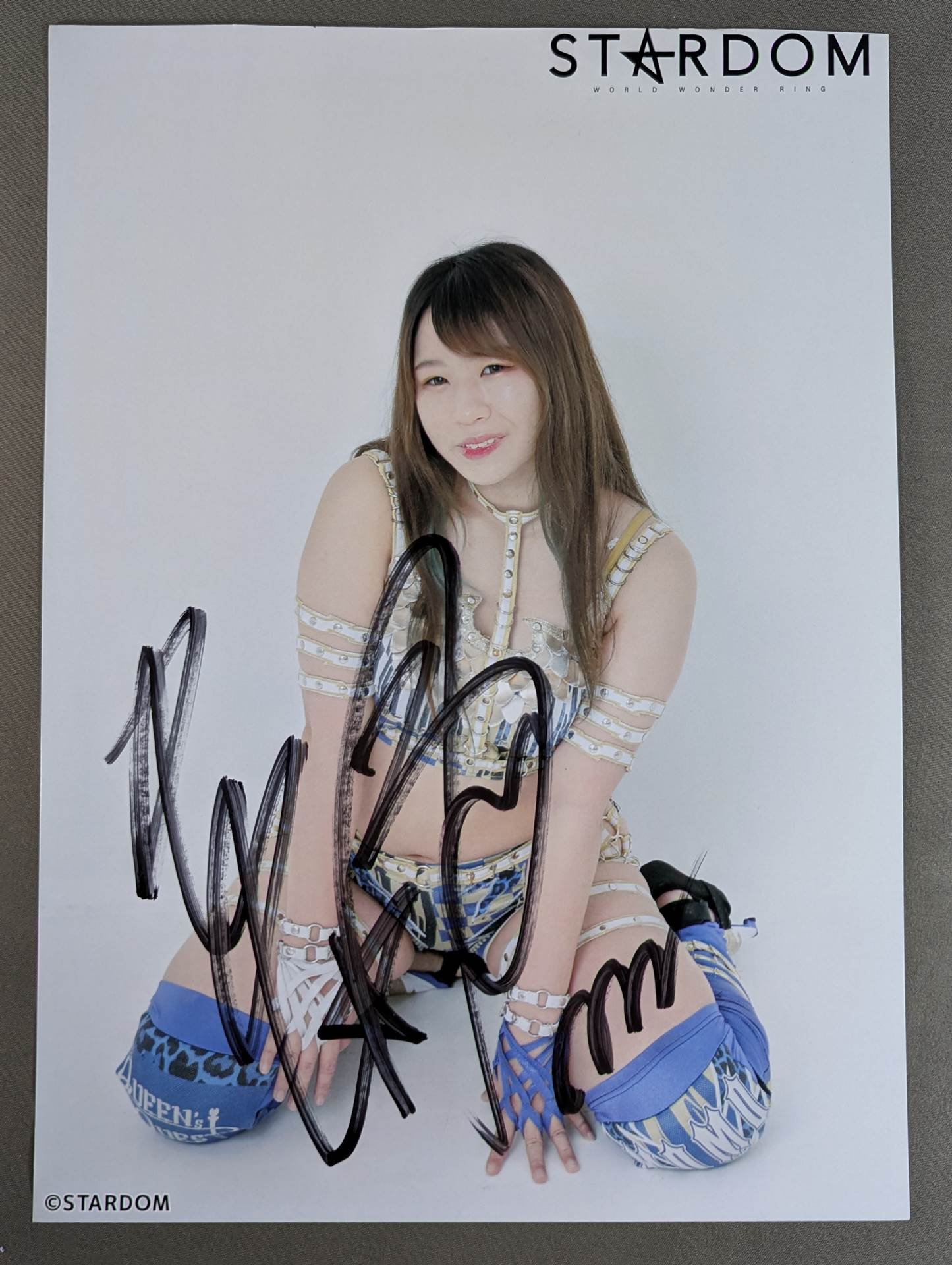 女子プロレススターダム渡辺桃 直筆サイン入りポートレート