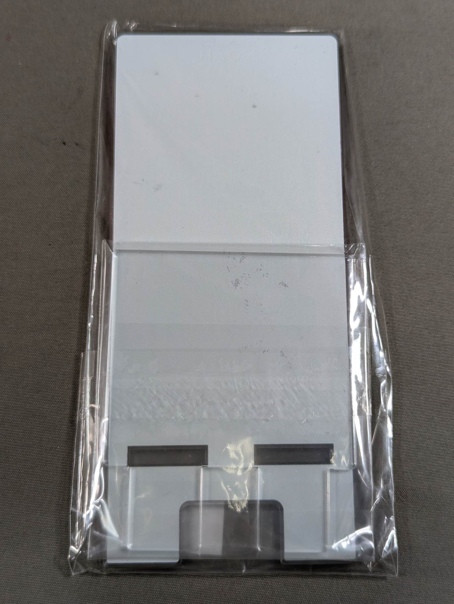 【hand signed autograph】 Kongo NOAH×Webpon Special Prize Smartphone Stand