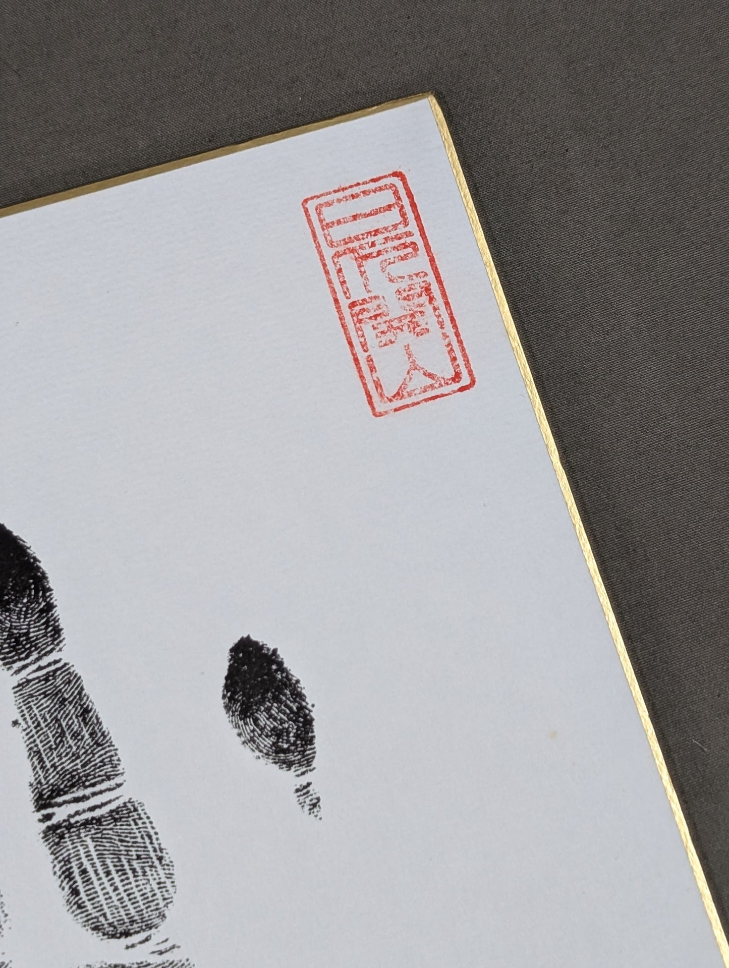 Hakuho (black with handprint)
