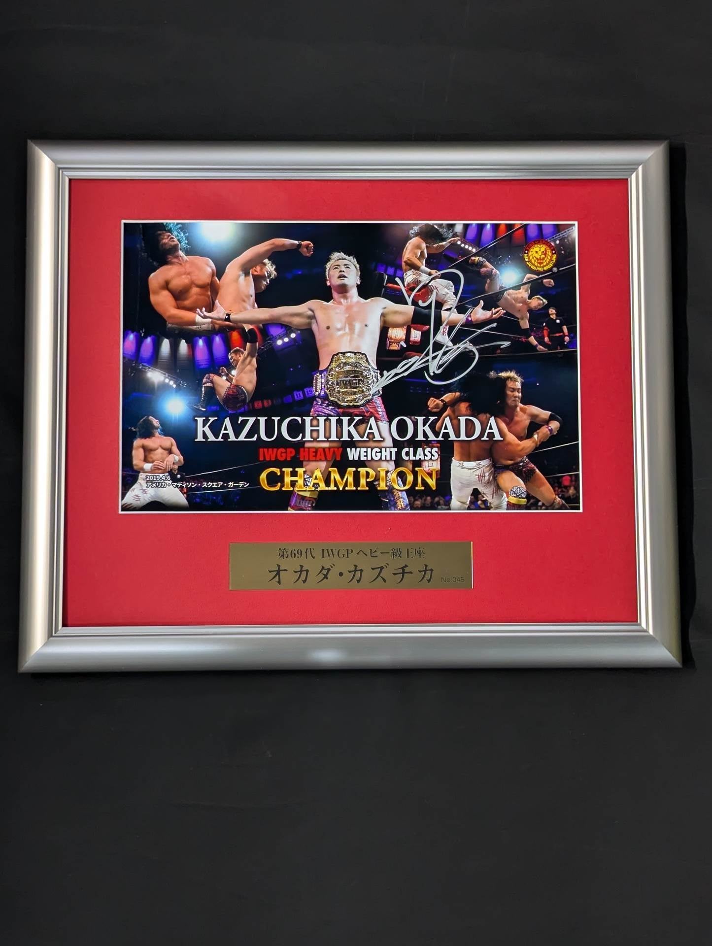 新日本プロレス　オカダ・カズチカ　直筆サイン入りフォトフレーム1 新日本プロレス '17 4.9 直筆サイン入りフォトフレーム オカダ