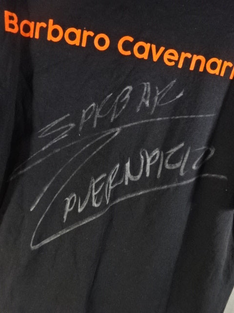 【hand signed autograph】 Barbaro Cavernario Illustration T-shirt (1) (Black)