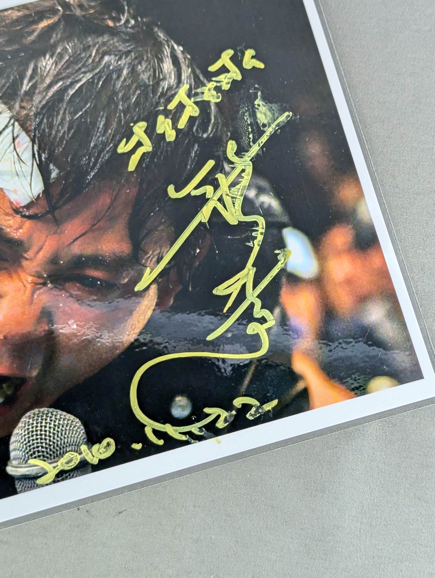 Atsushi Onita  hand signed autograph Pro-Photo  (A-6)
