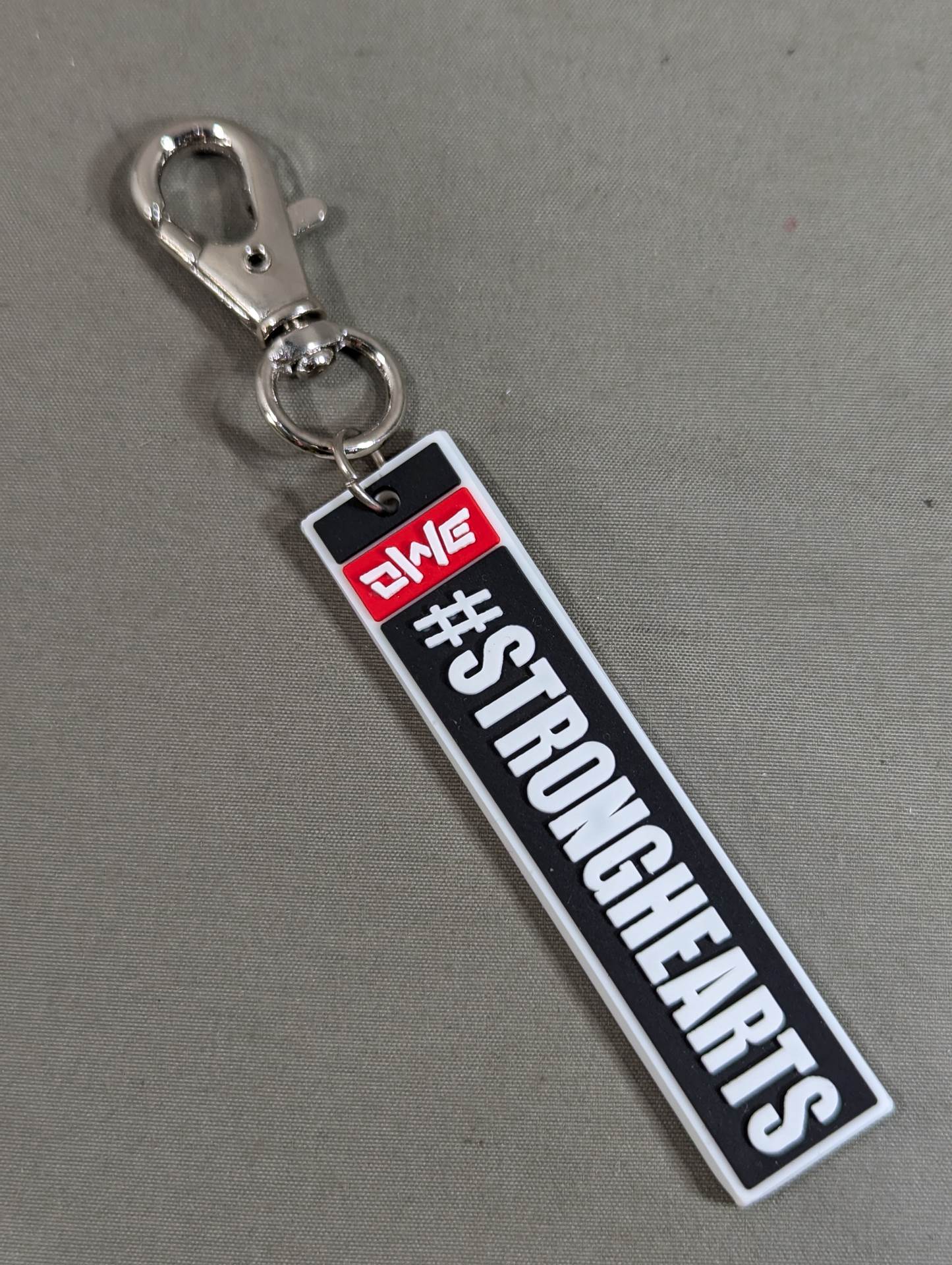 #STRONGHEARTS ラバーキーホルダー