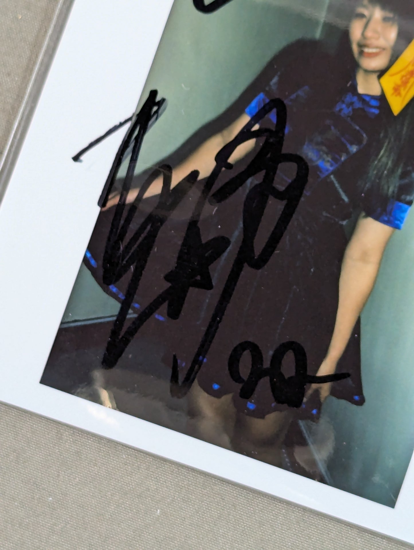 渡辺桃 直筆サイン入りチェキ(E-4)