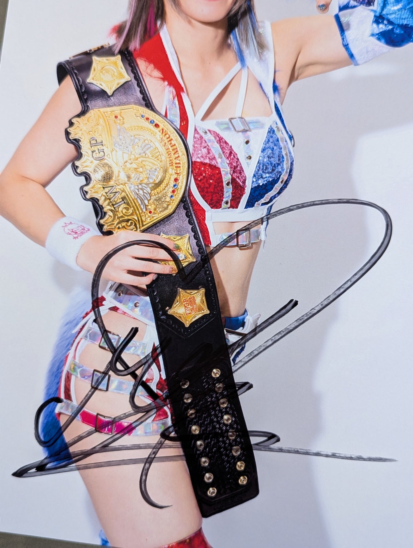 ★IWGP★ Mayu Iwatani hand signed autograph Stardom Pro-Photo (A-4)