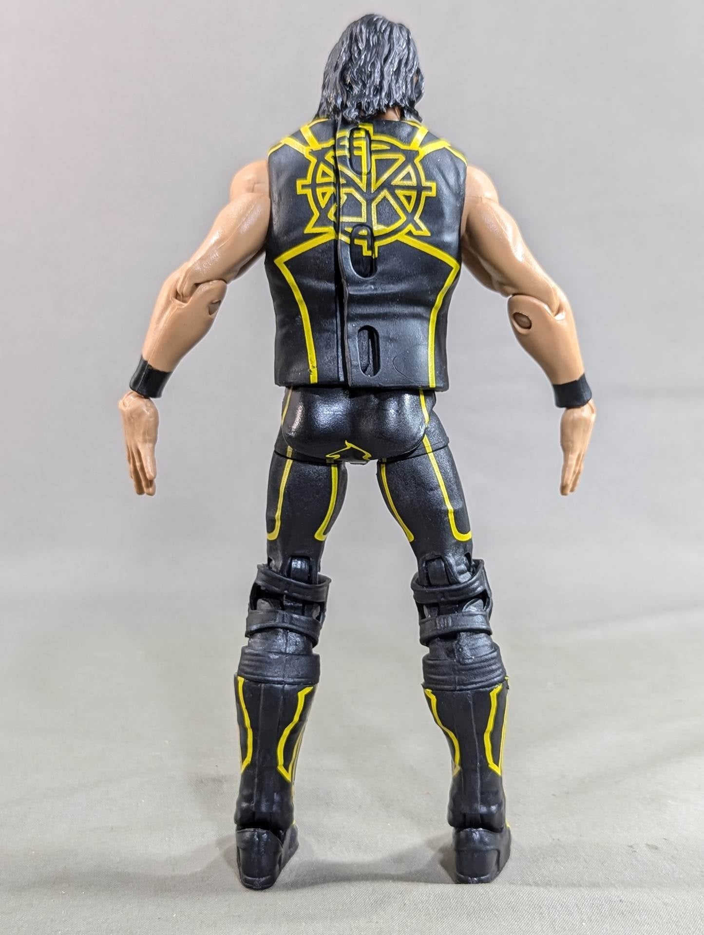 Seth Rollins (Black×Yellow Line Costume)