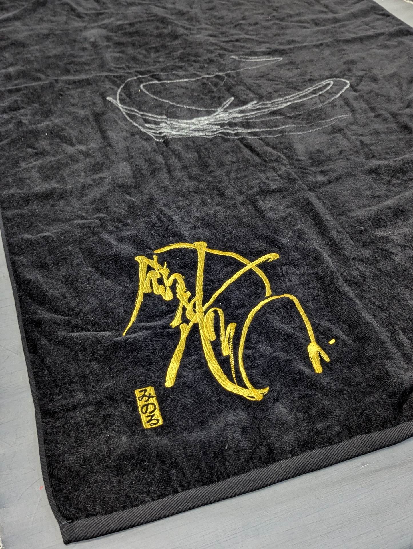 【hand signed autograph】 Minoru Suzuki Signature Embroidery Bath Towel (Black)