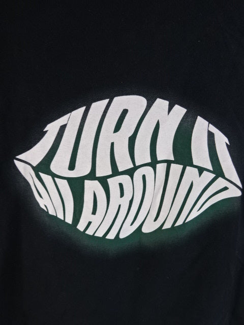 YOSHI-HASHI TURN IT ALL AROUND Tシャツ