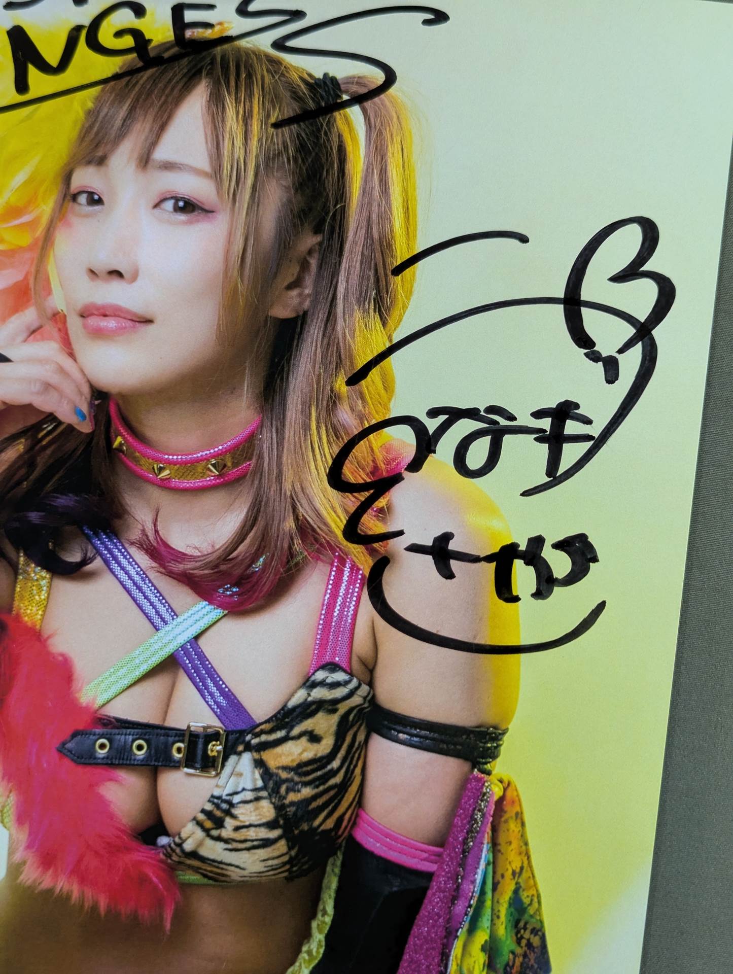ウナギ・サヤカ 直筆サイン入り スターダムポートレート(M-6)