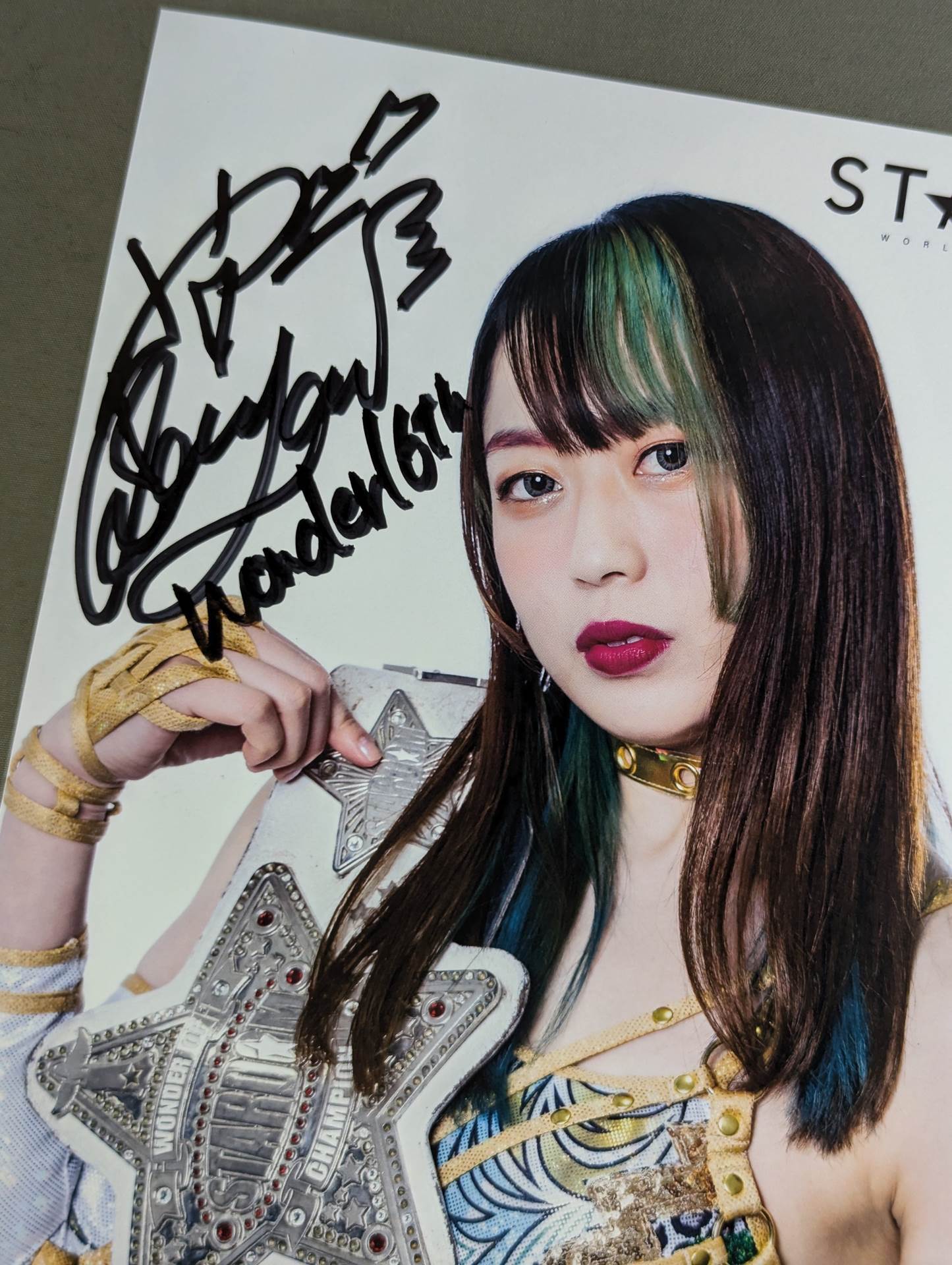 上谷沙弥 直筆サイン入り スターダムポートレート(R-6)