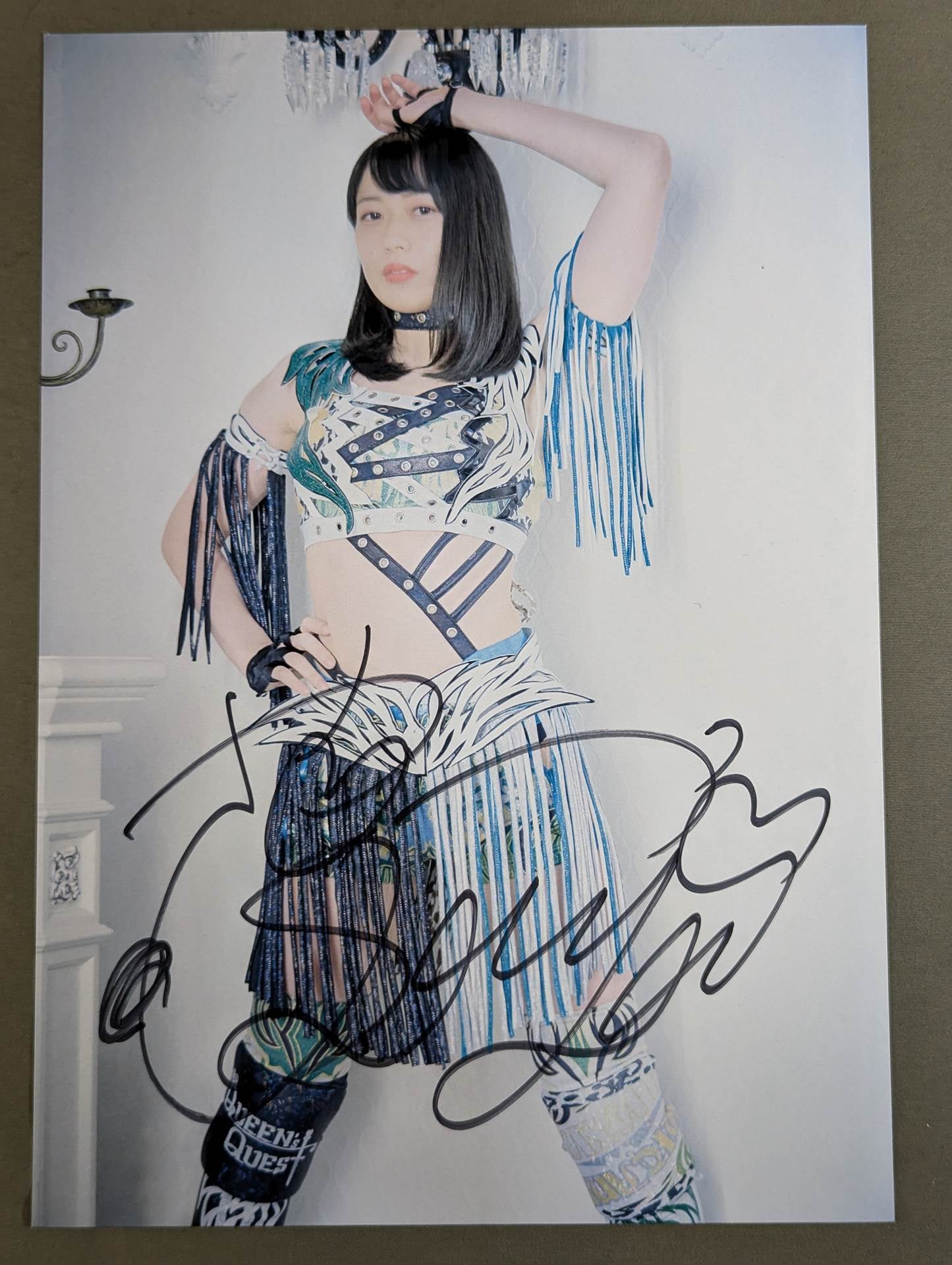 上谷沙弥 直筆サイン入り スターダムポートレート(R-9)