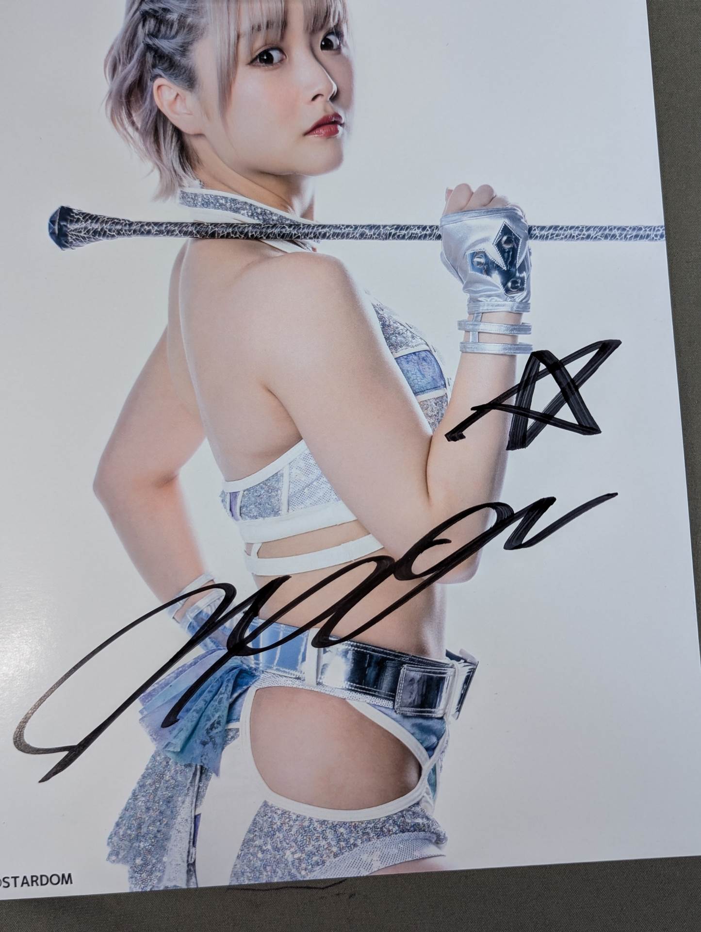 なつぽい 直筆サイン入り スターダムポートレート(M-4)