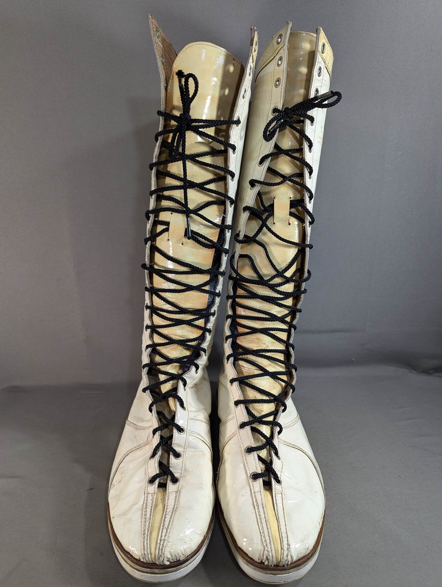 Pro-wrestling shoes